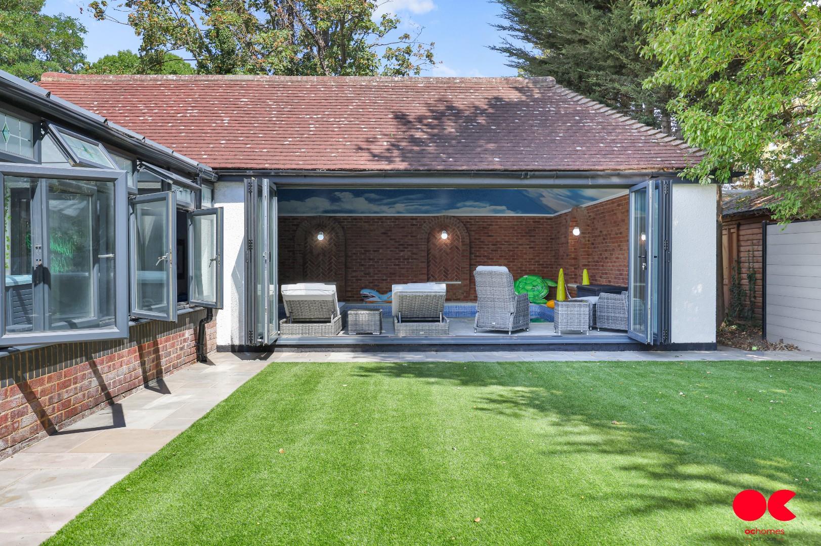 6 bed detached house for sale in Ayloffs Walk, Emerson Park  - Property Image 44