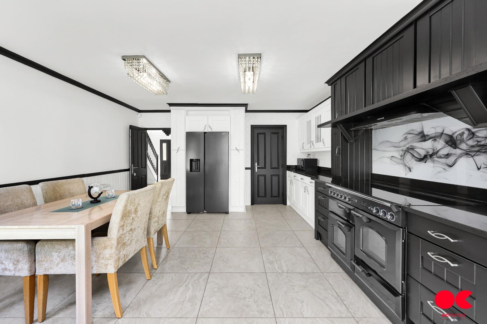 6 bed detached house for sale in Ayloffs Walk, Emerson Park  - Property Image 33