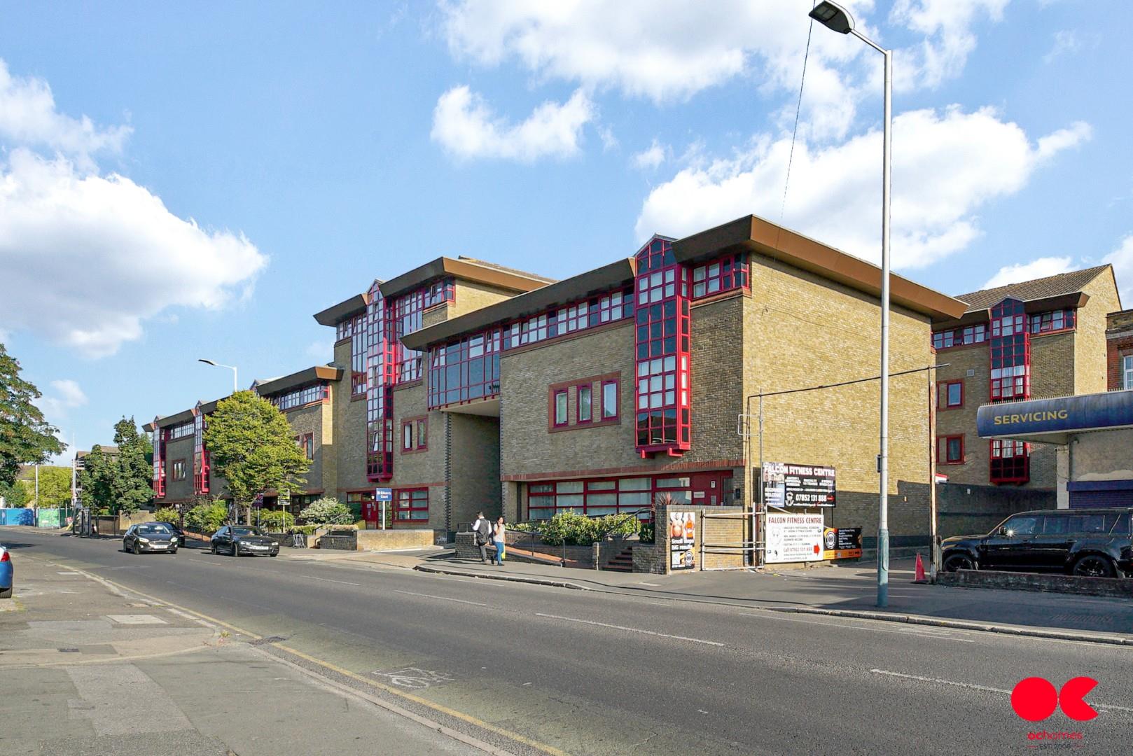 1 bed flat for sale in London Road, Romford