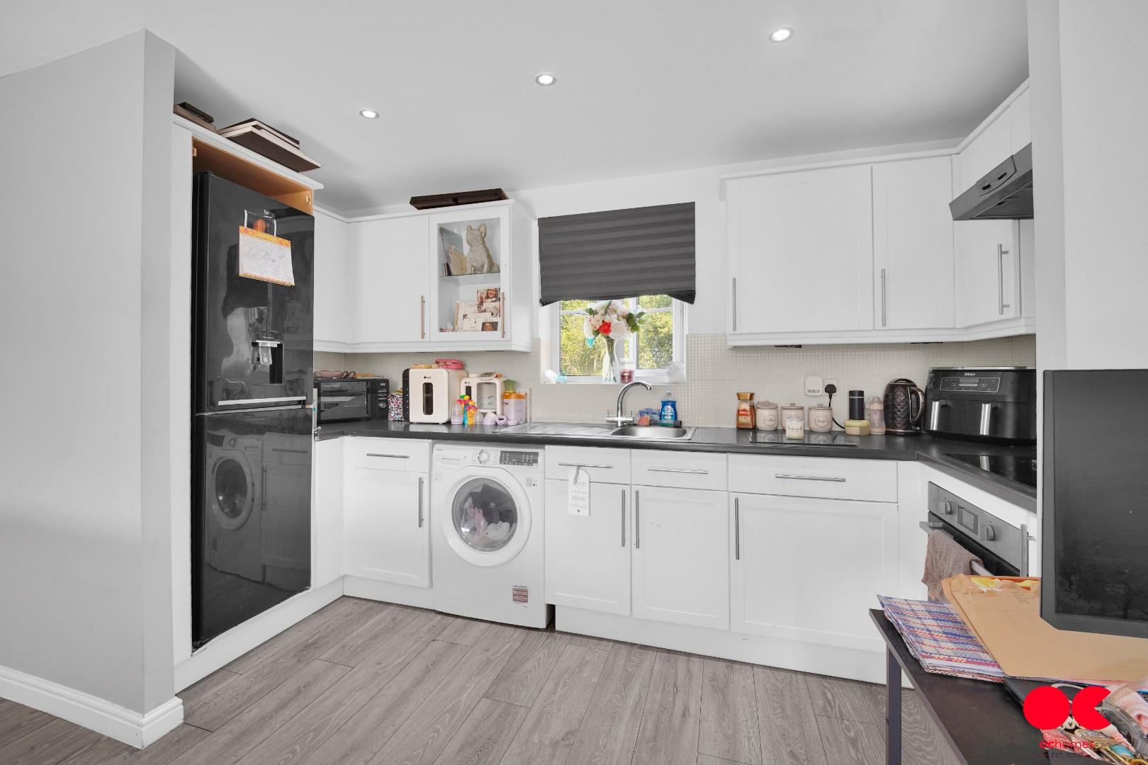2 bed flat to rent in Windermere Avenue, Purfleet-On-Thames  - Property Image 12