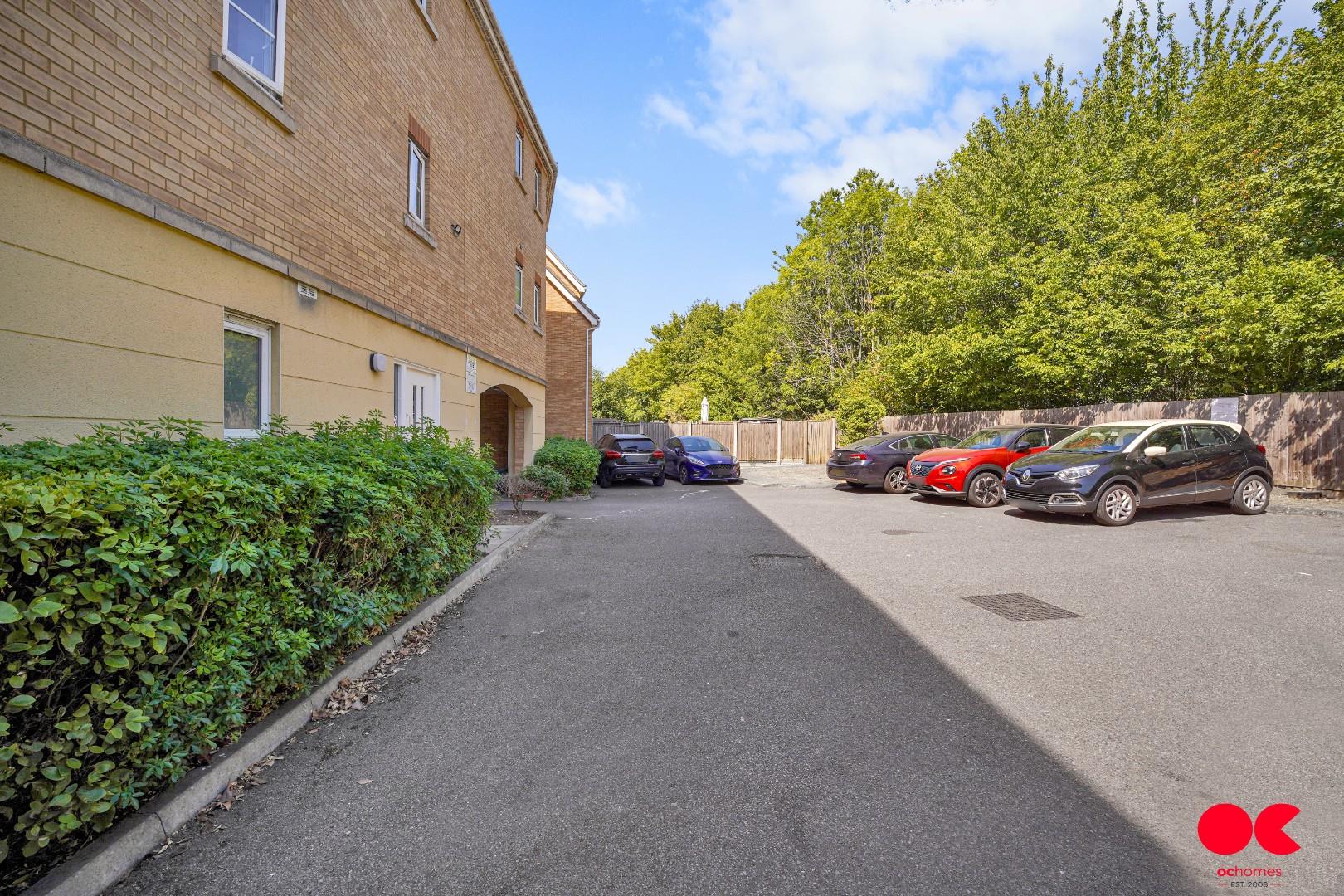 2 bed flat to rent in Windermere Avenue, Purfleet-On-Thames  - Property Image 9