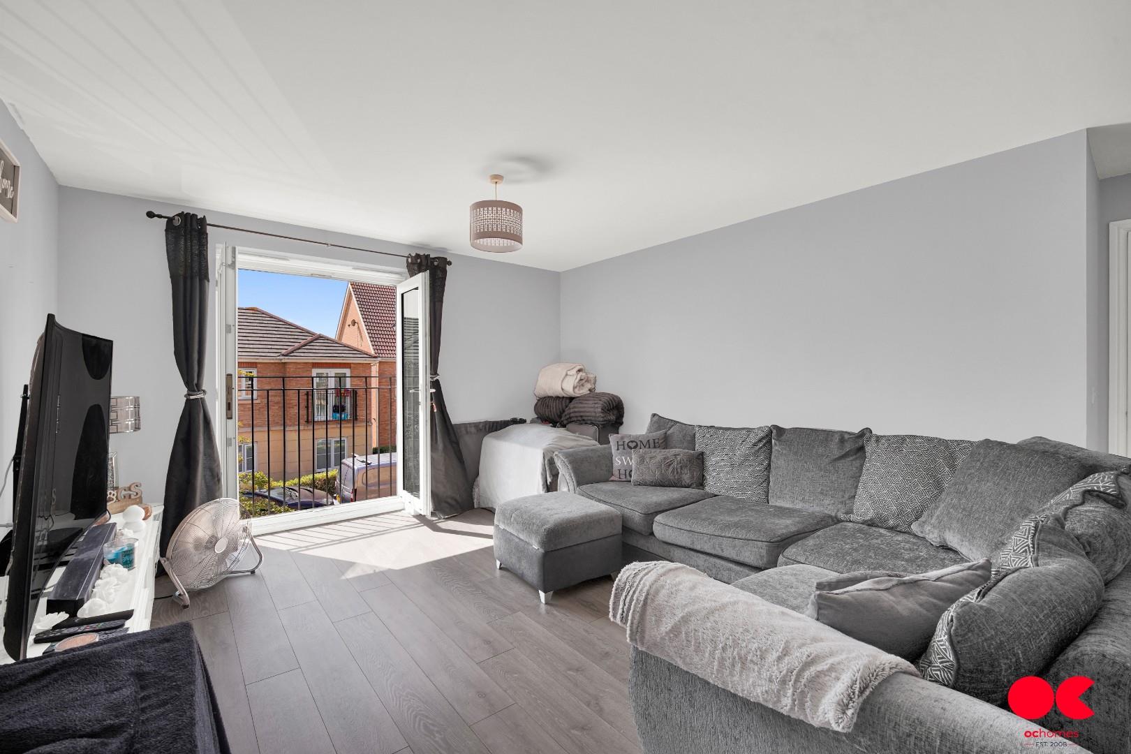 2 bed flat to rent in Windermere Avenue, Purfleet-On-Thames