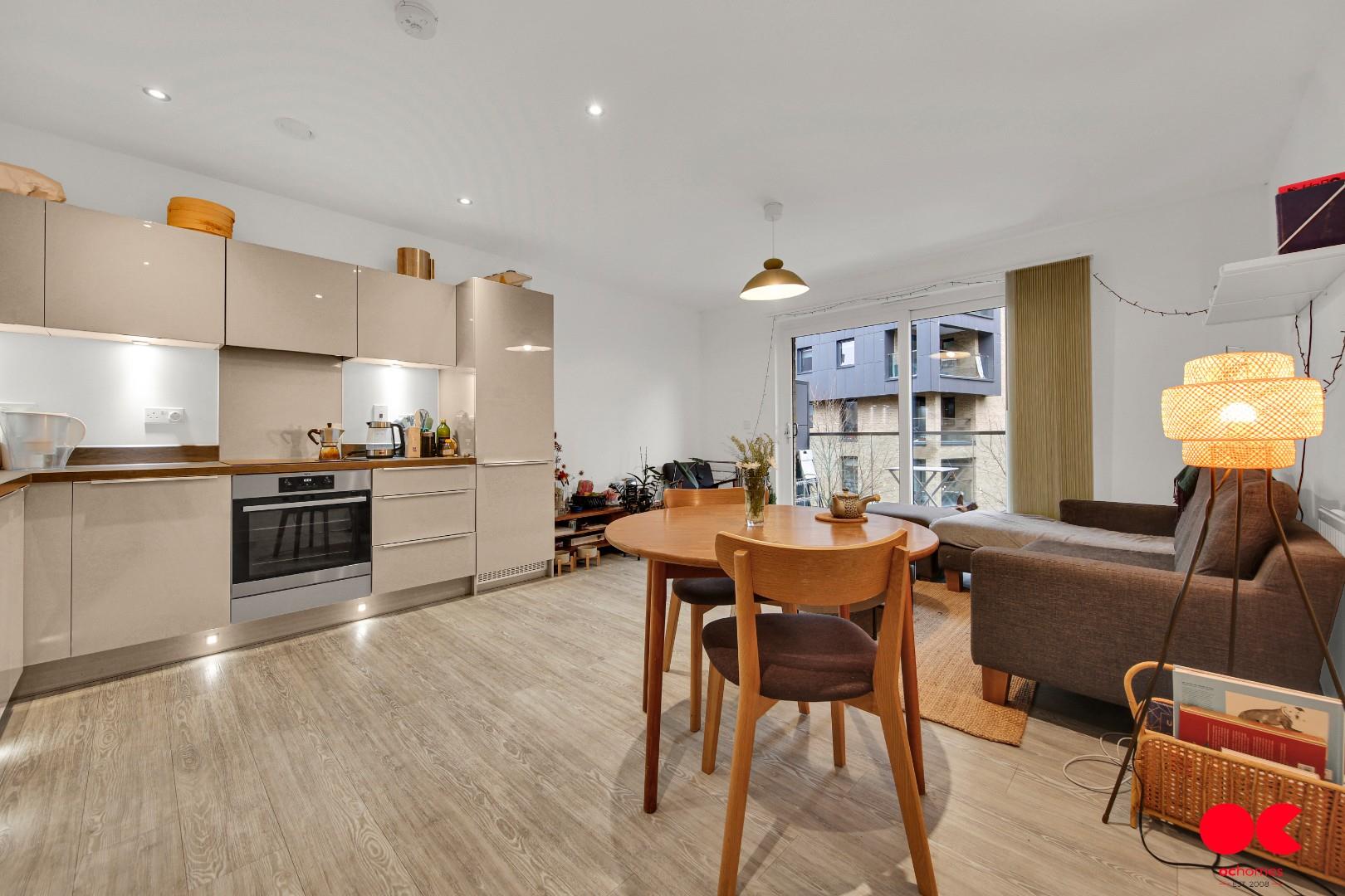 2 bed flat to rent in Hoffmans Road, Walthamstow
