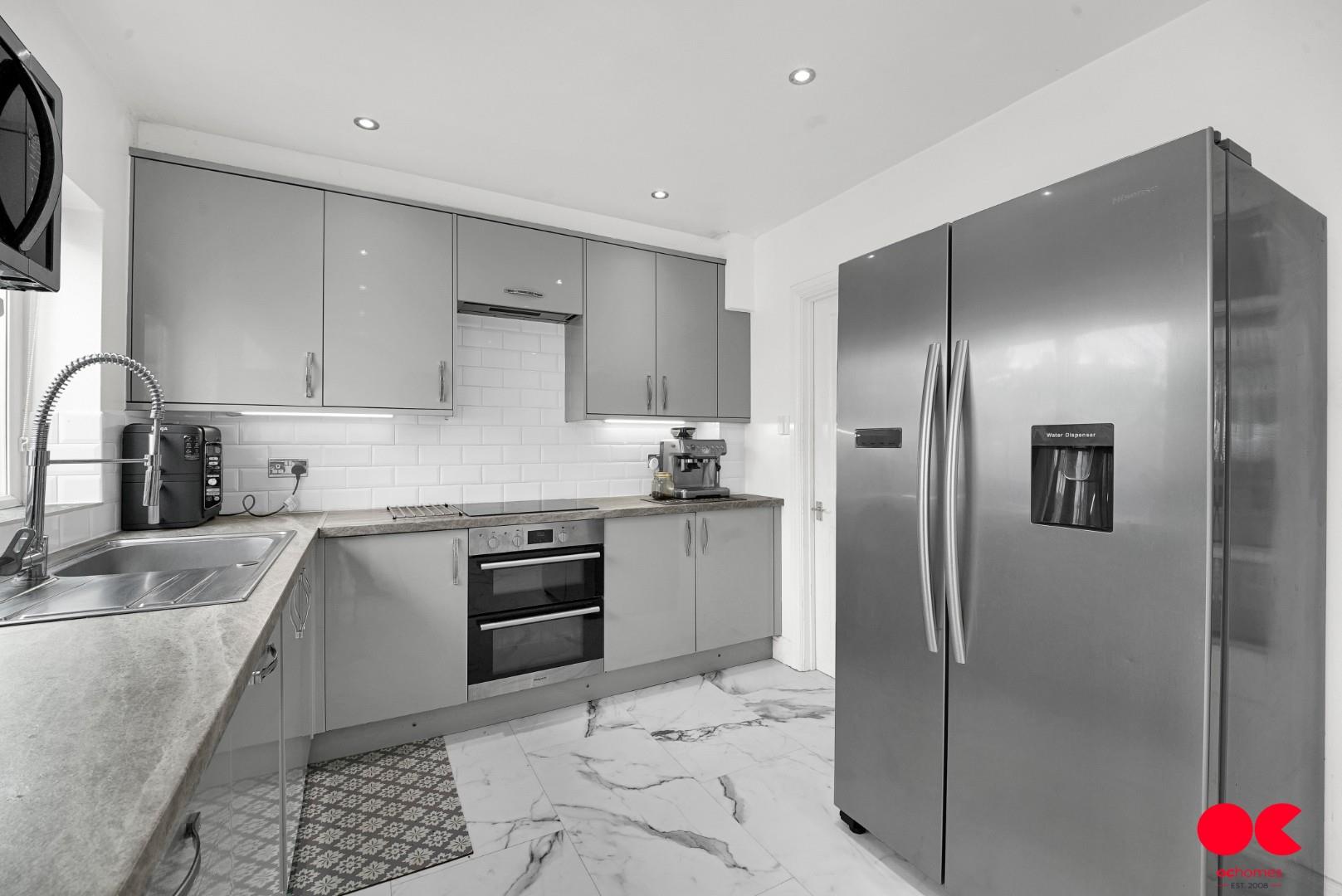 5 bed terraced house for sale in Carnforth Gardens, Elm Park  - Property Image 23