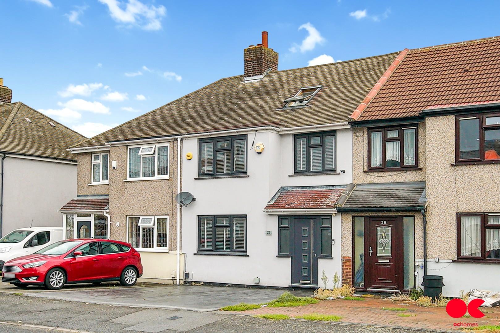 5 bed terraced house for sale in Carnforth Gardens, Elm Park  - Property Image 2