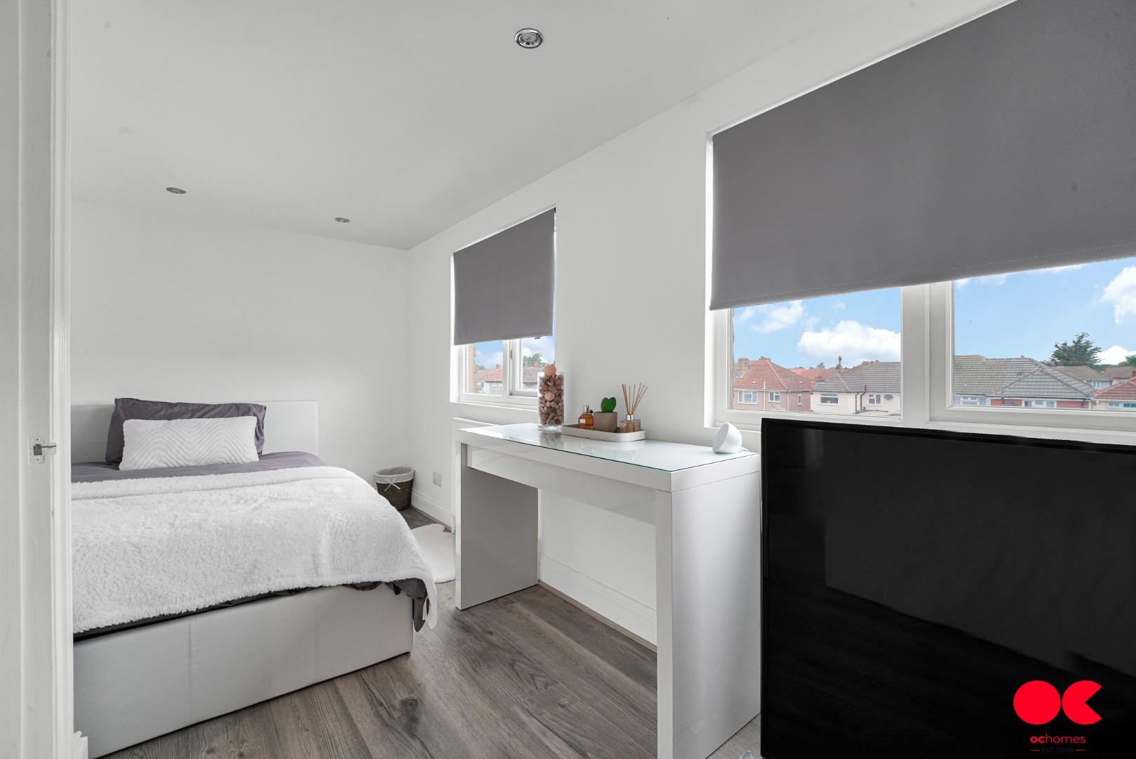 5 bed terraced house for sale in Carnforth Gardens, Elm Park  - Property Image 8