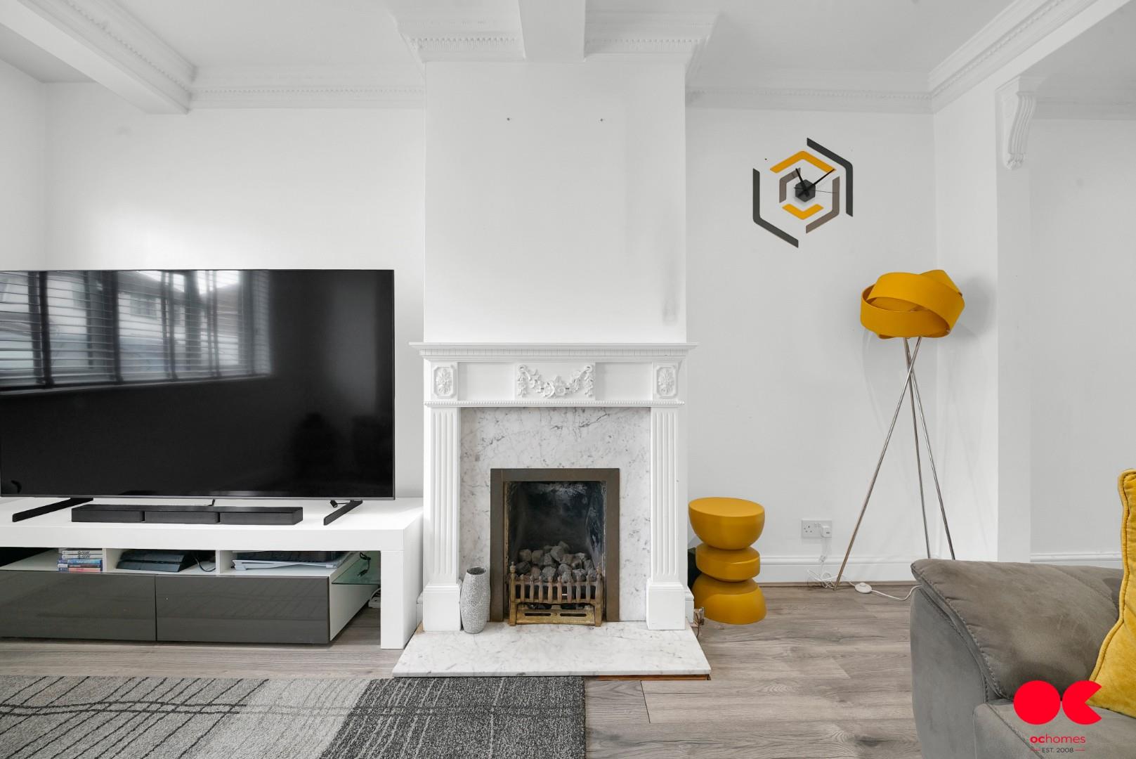 5 bed terraced house for sale in Carnforth Gardens, Elm Park  - Property Image 18