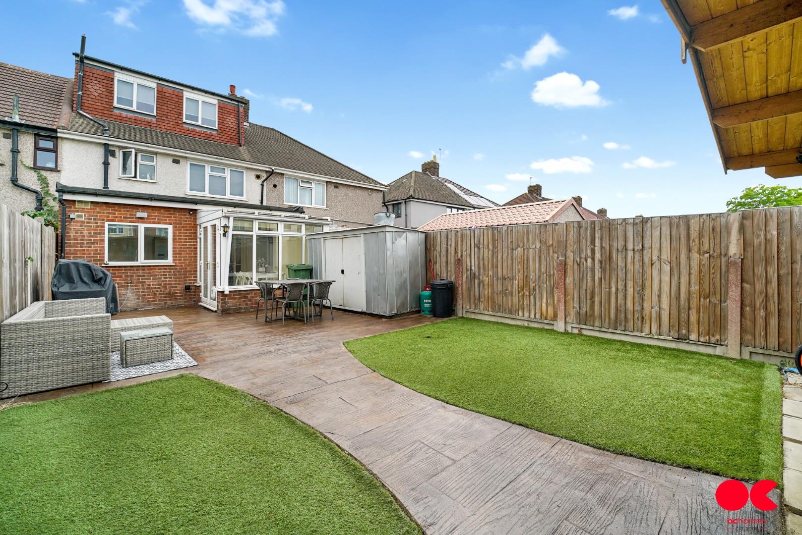 5 bed terraced house for sale in Carnforth Gardens, Elm Park  - Property Image 37