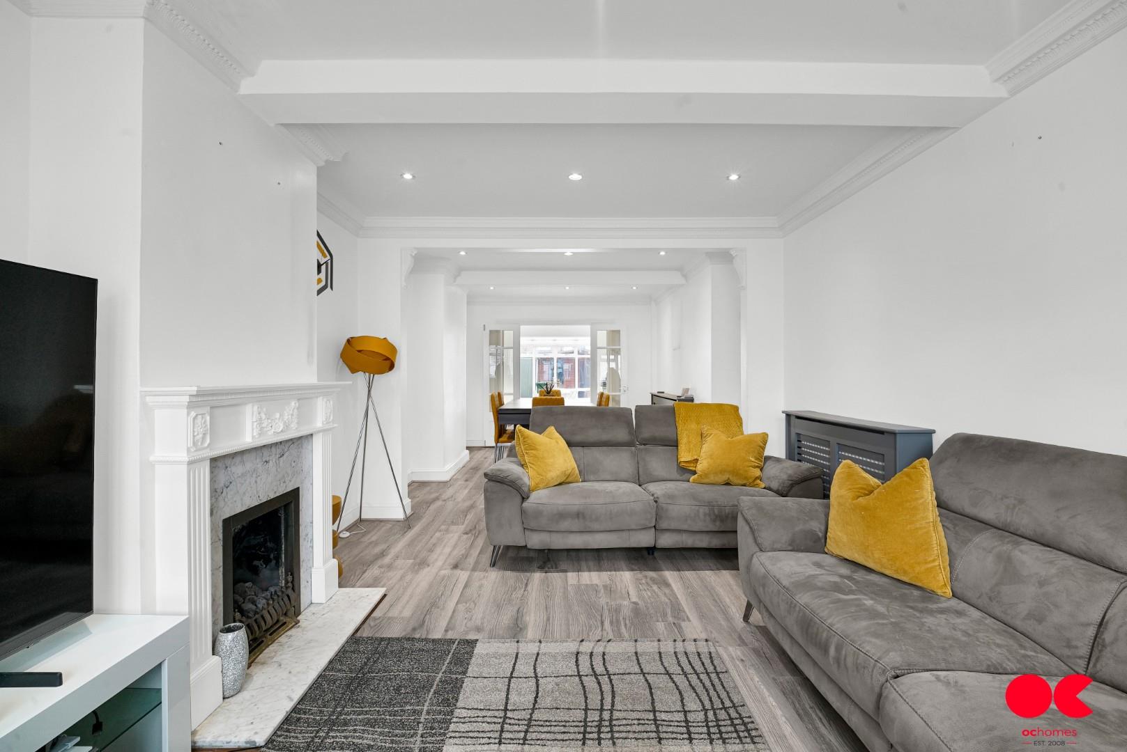 5 bed terraced house for sale in Carnforth Gardens, Elm Park  - Property Image 13