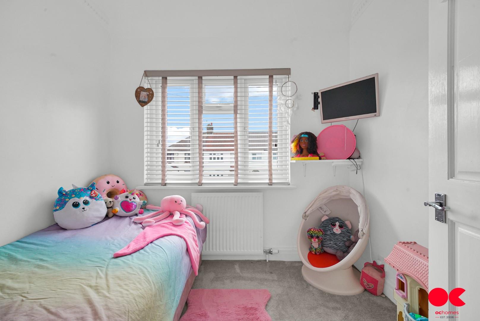 5 bed terraced house for sale in Carnforth Gardens, Elm Park  - Property Image 9