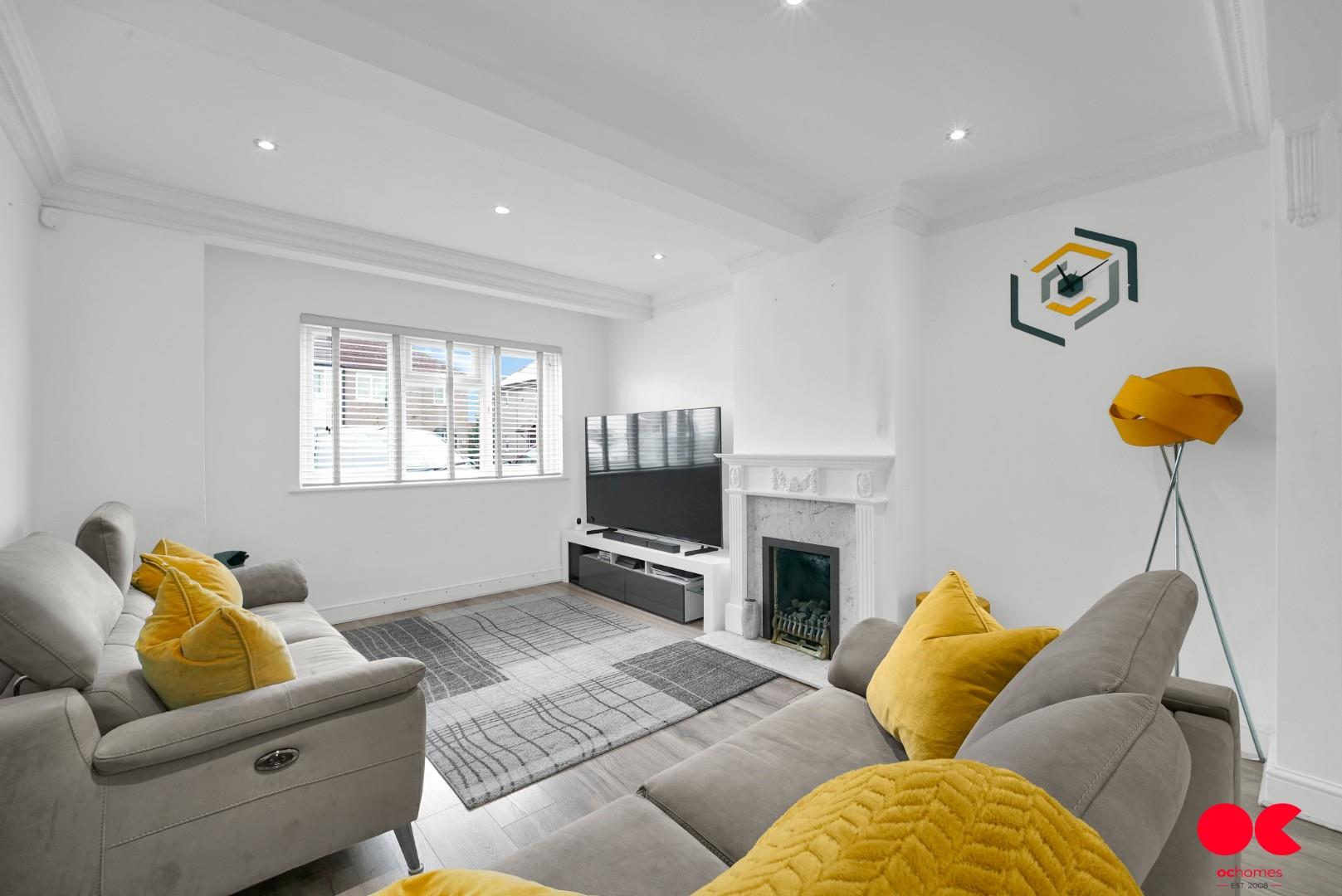 5 bed terraced house for sale in Carnforth Gardens, Elm Park