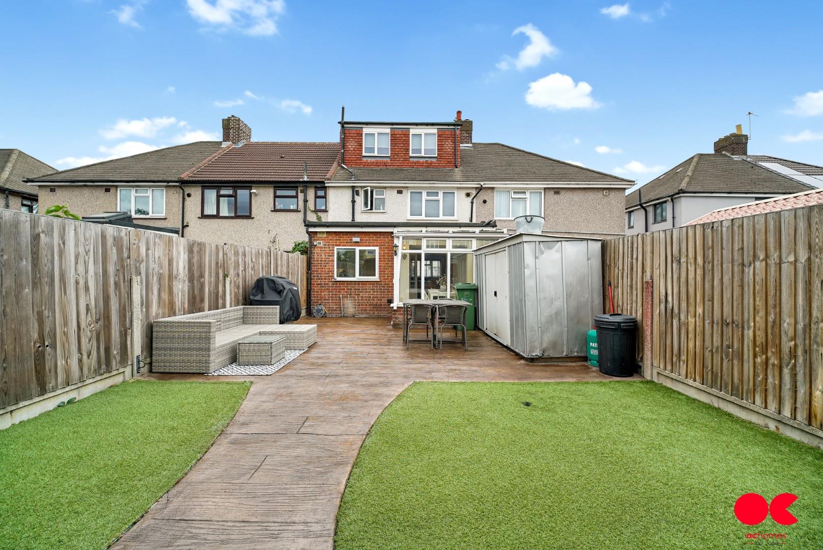 5 bed terraced house for sale in Carnforth Gardens, Elm Park  - Property Image 39