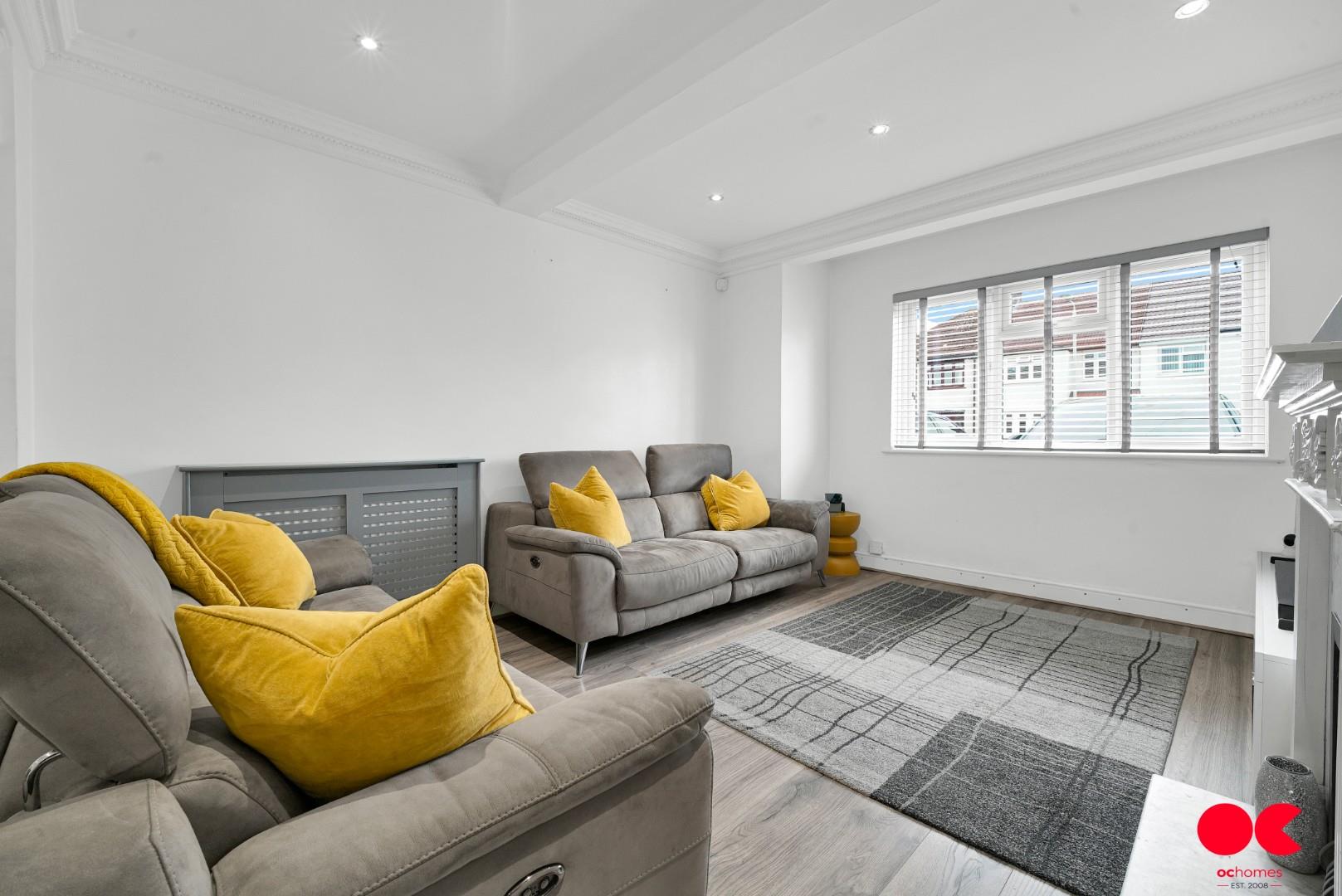 5 bed terraced house for sale in Carnforth Gardens, Elm Park  - Property Image 14