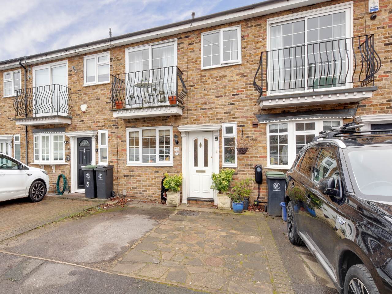 3 Bed Terraced House For Sale In Faversham Close, Docklands, IG7