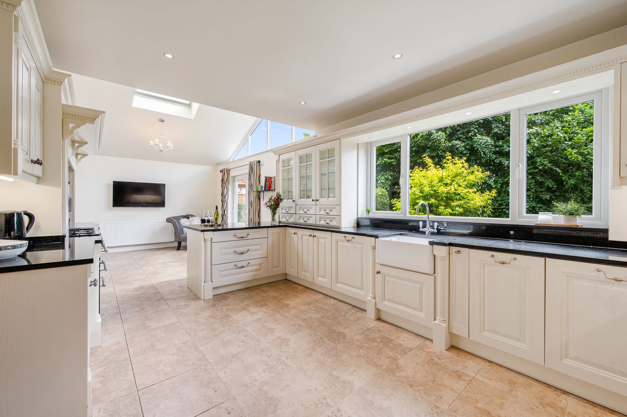 5 bed detached house for sale in Falshaw Drive, Bury 2