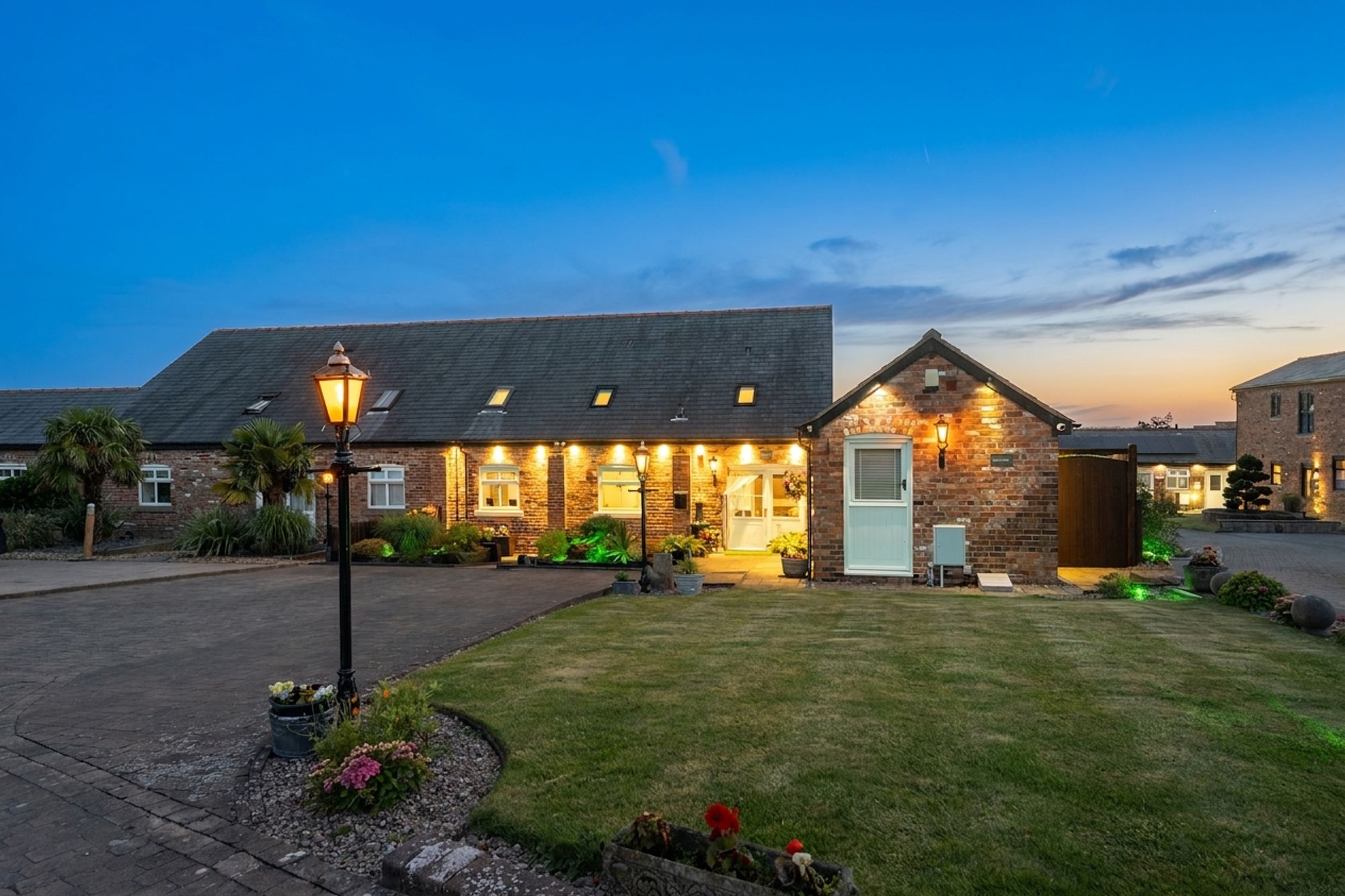 4 bed barn conversion for sale in Plodder Lane, Bolton 57