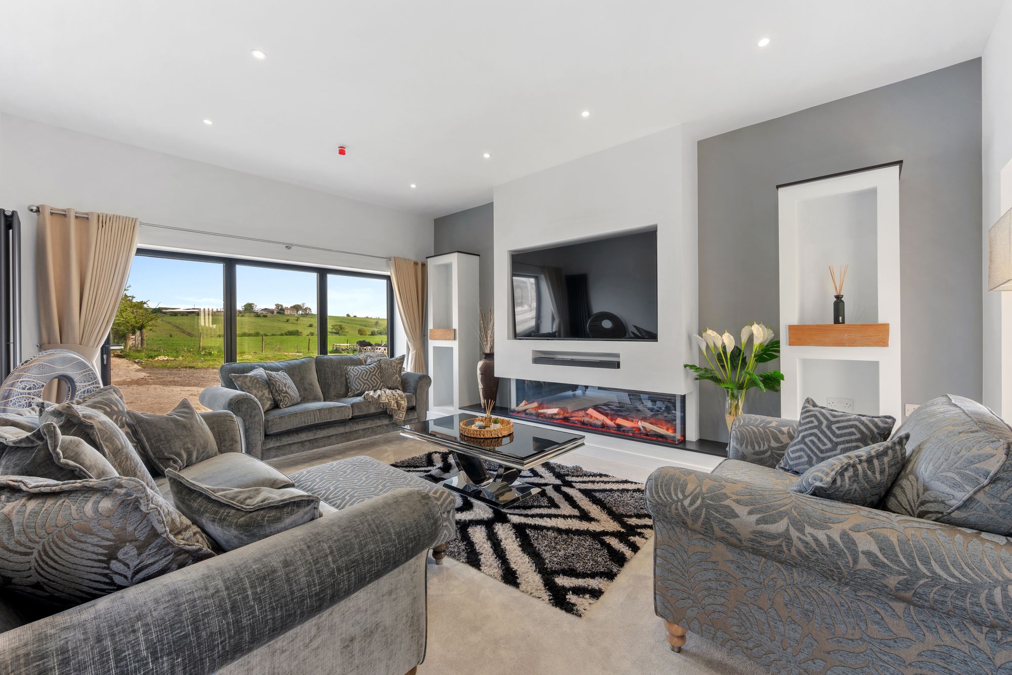 4 bed terraced house for sale in Knowsley Road, Bolton  - Property Image 2