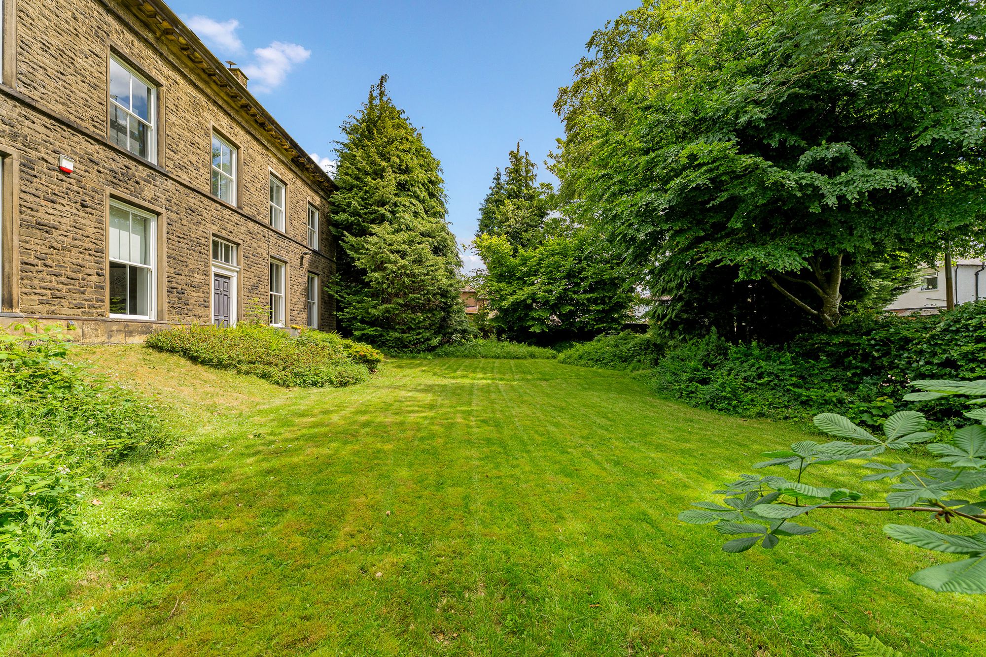 6 bed semi-detached house for sale in The Drive, Bury  - Property Image 57