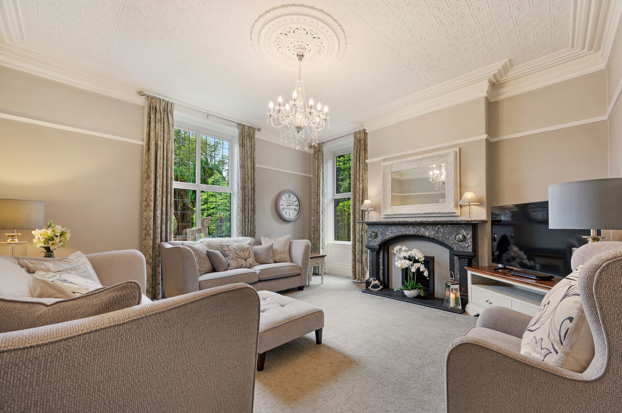 6 bed end of terrace house for sale in Burnley Road, Rossendale 1