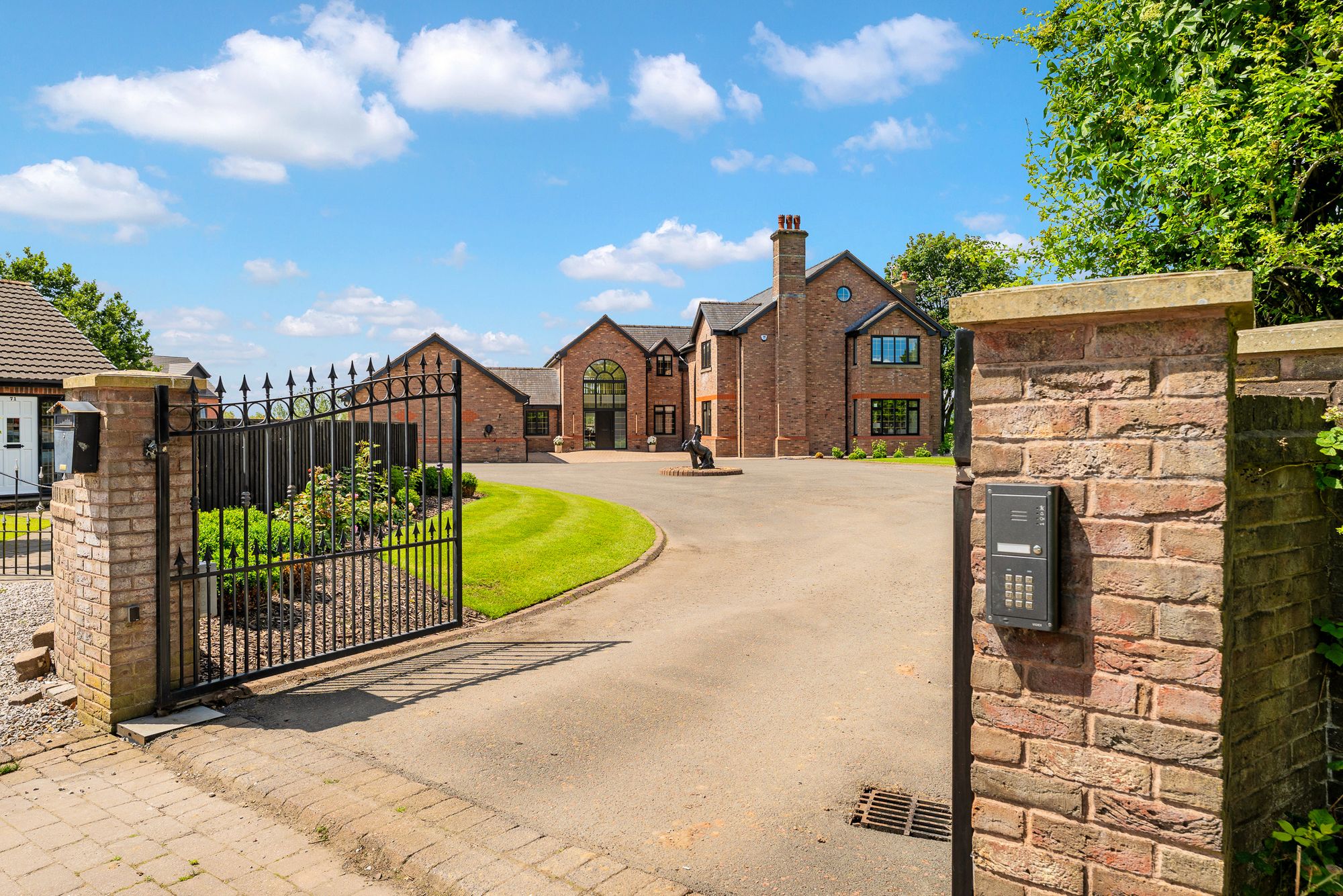6 bed detached house for sale in Dobb Brow Road, Bolton 76