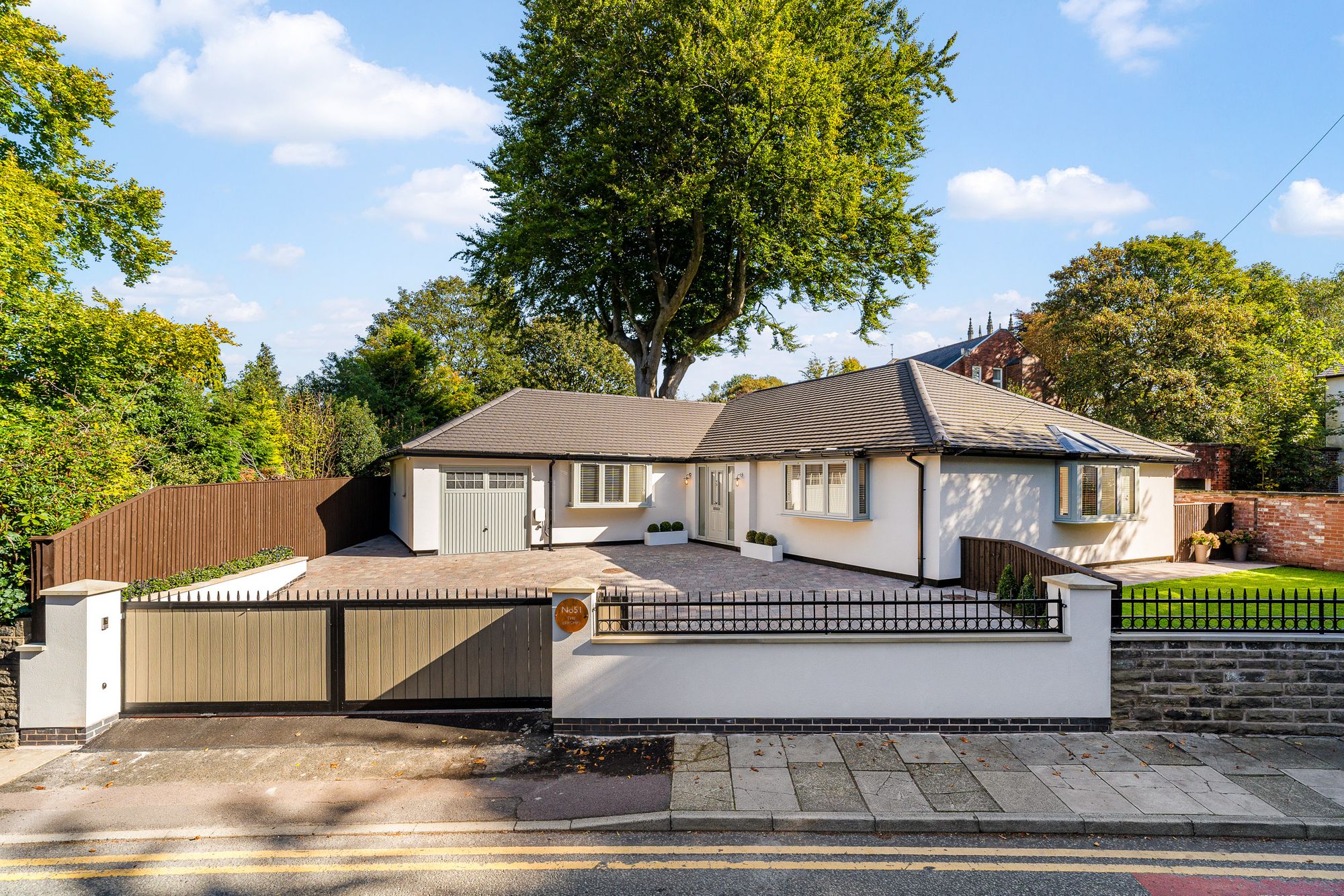 3 bed detached bungalow for sale in Dales Lane, Manchester - Property Image 1