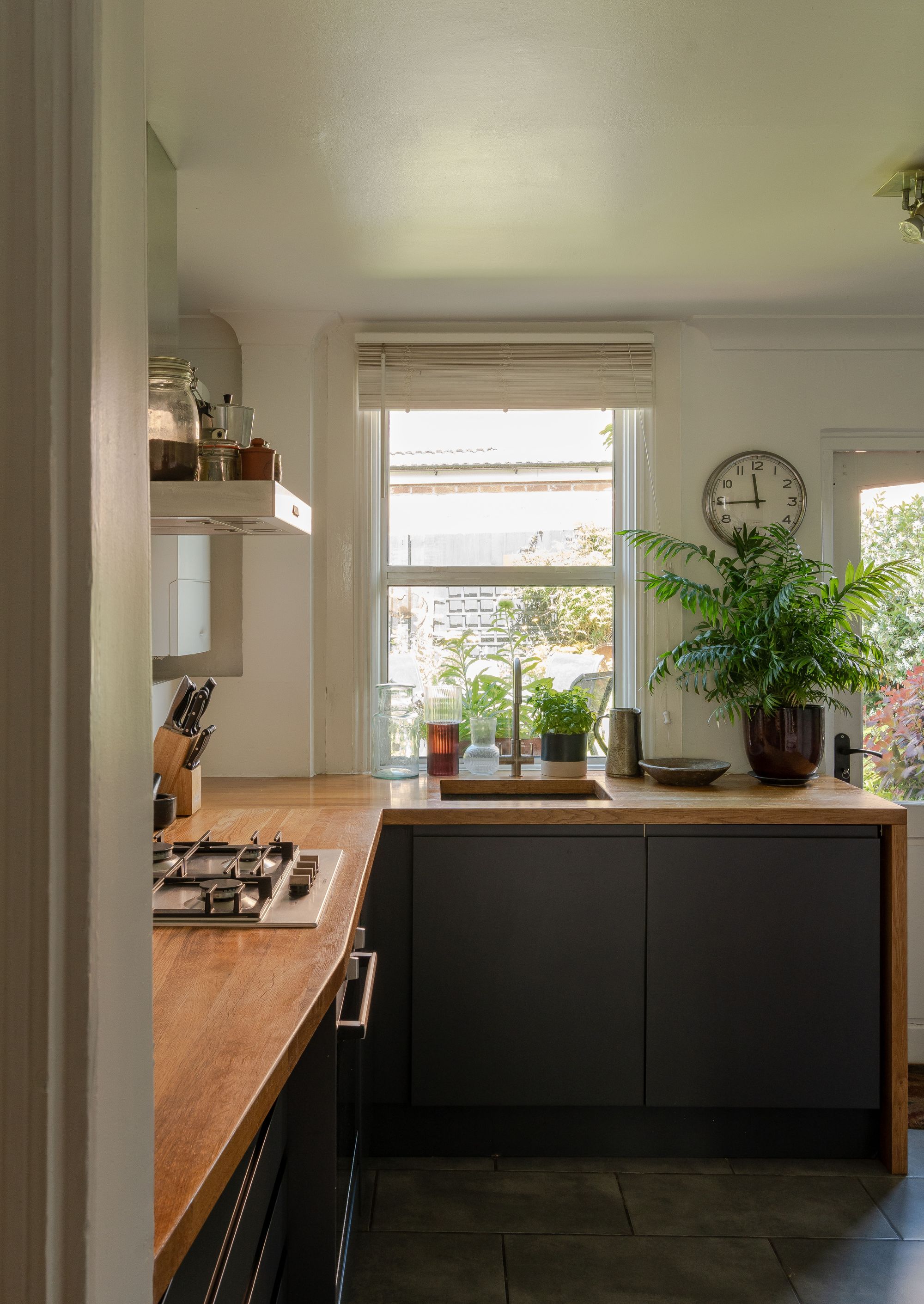 5 bed terraced house for sale in Devonshire Close, Stratford, London, E15  - Property Image 9