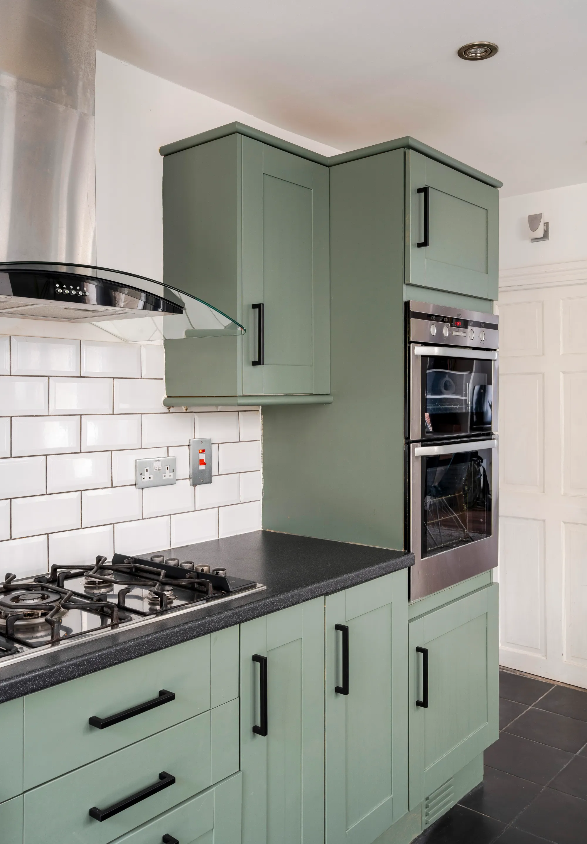 3 bed mid-terraced house for sale in Napier Road, Leytonstone, London, E11  - Property Image 12