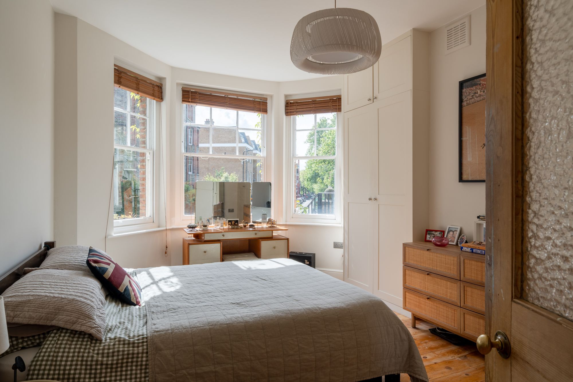 2 bed apartment for sale in Cavendish Mansions, Clapton Square, Hackney, E5  - Property Image 7