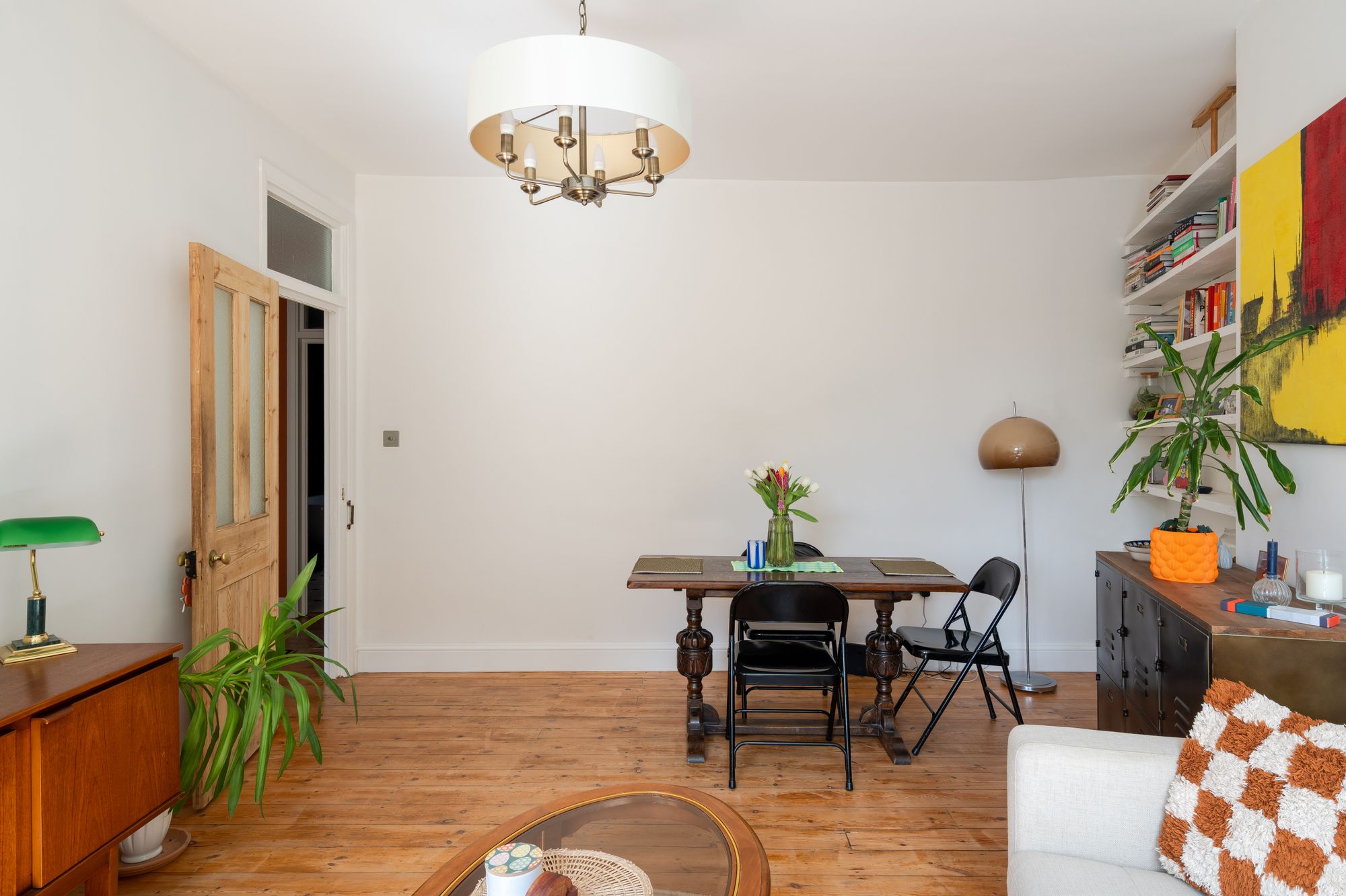 2 bed apartment for sale in Cavendish Mansions, Clapton Square, Hackney, E5  - Property Image 3