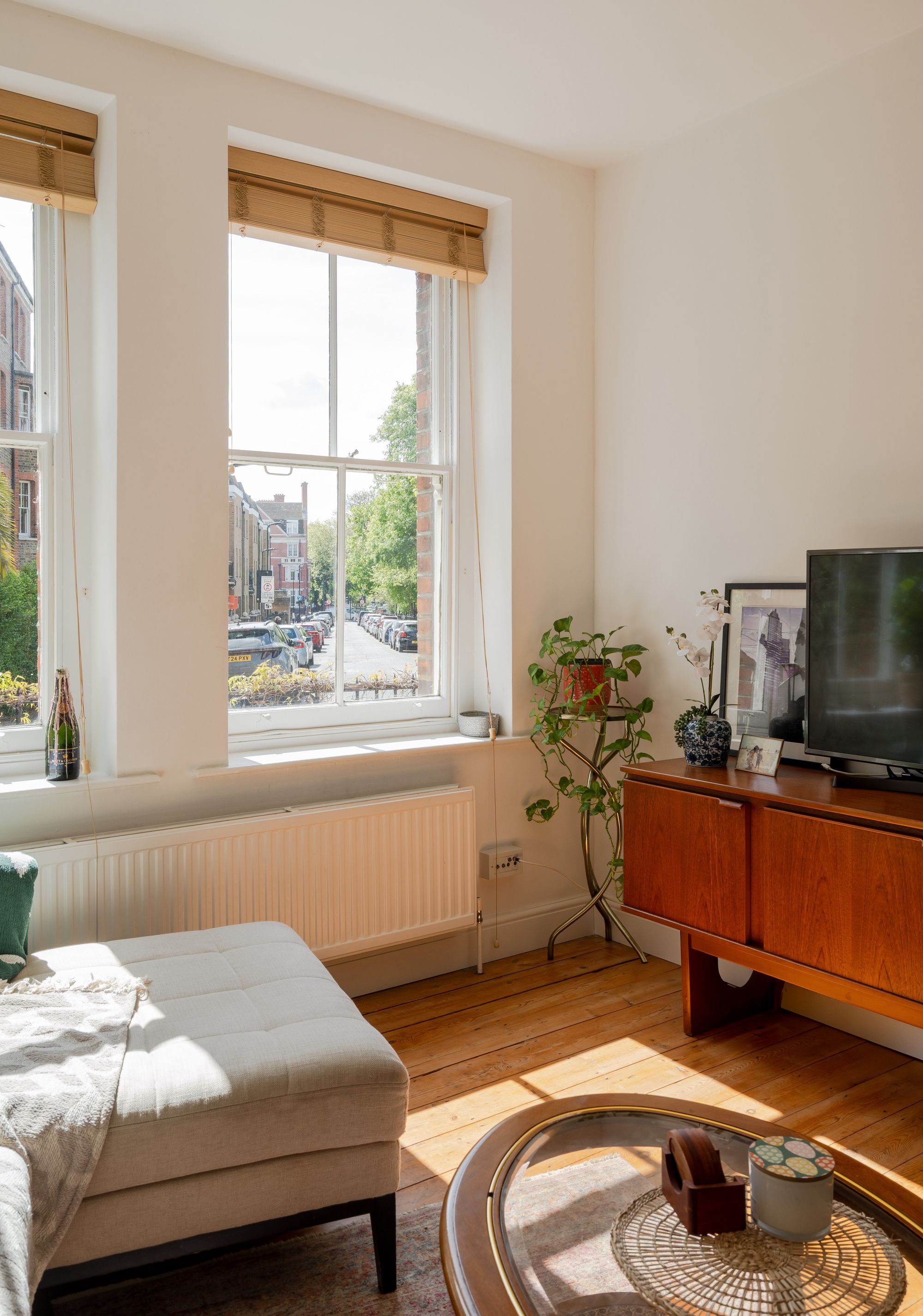 2 bed apartment for sale in Cavendish Mansions, Clapton Square, Hackney, E5  - Property Image 5