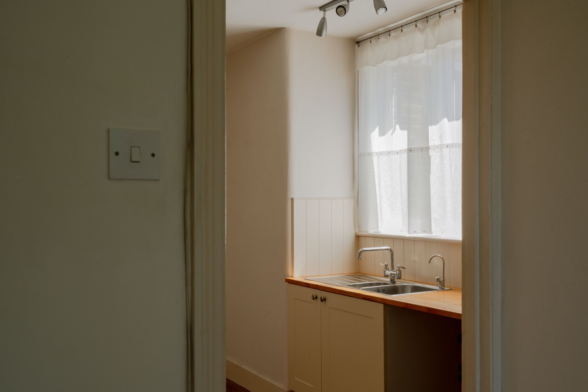 2 bed flat for sale in St. Annes Road, Leytonstone, London, E11  - Property Image 16