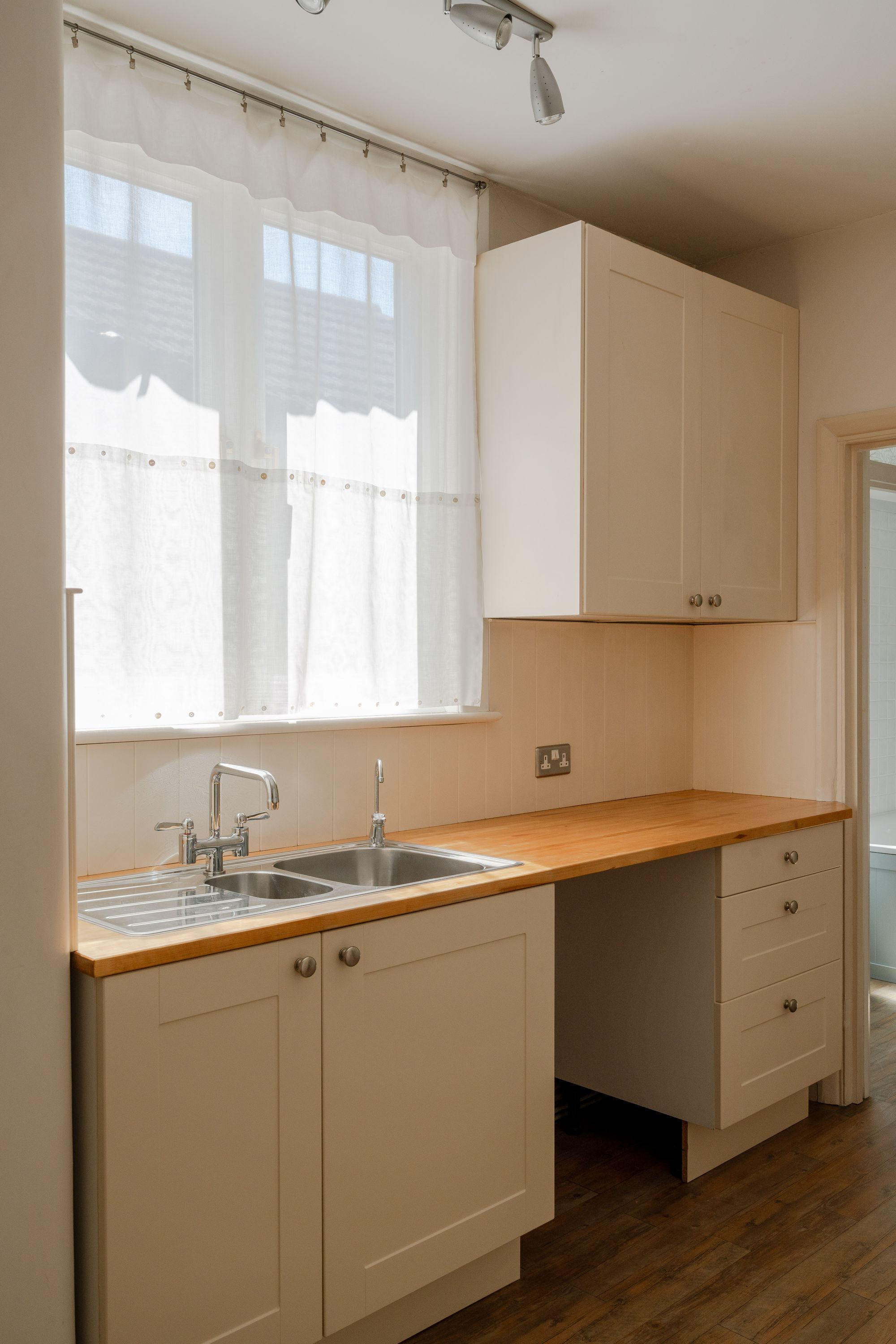 2 bed flat for sale in St. Annes Road, Leytonstone, London, E11  - Property Image 15