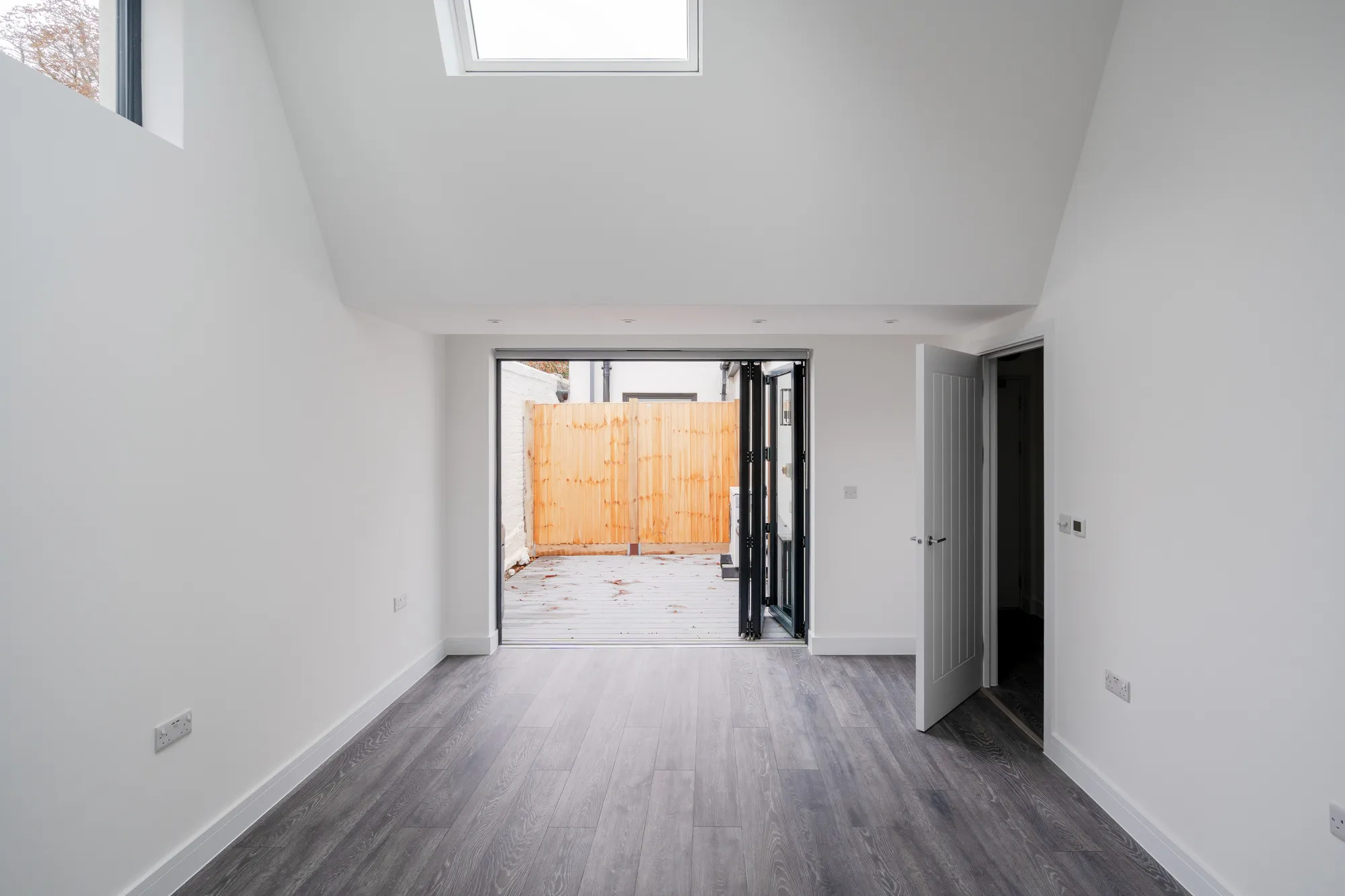 1 bed ground floor flat to rent in Tavistock Road, London, E7  - Property Image 7