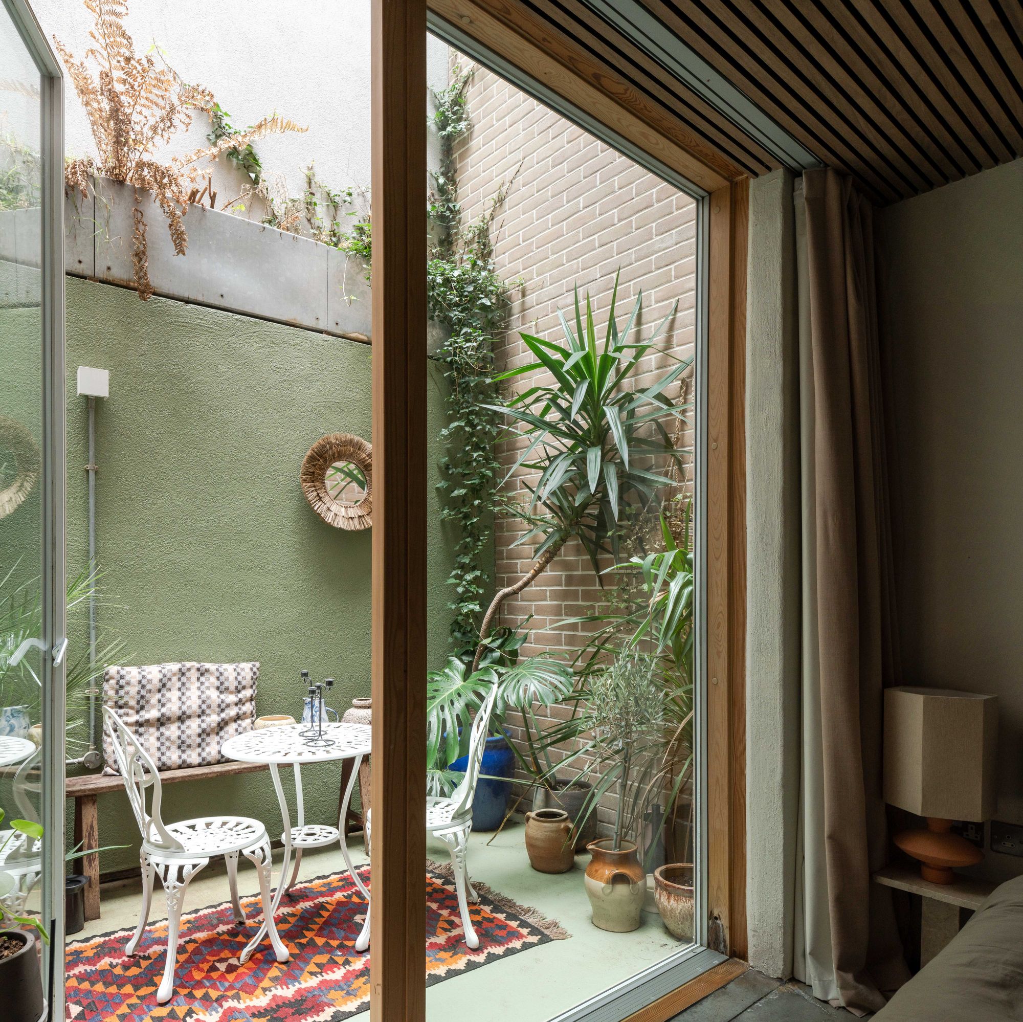 2 bed flat for sale in Belsham Street, Hackney, London, E9 - Property Image 35