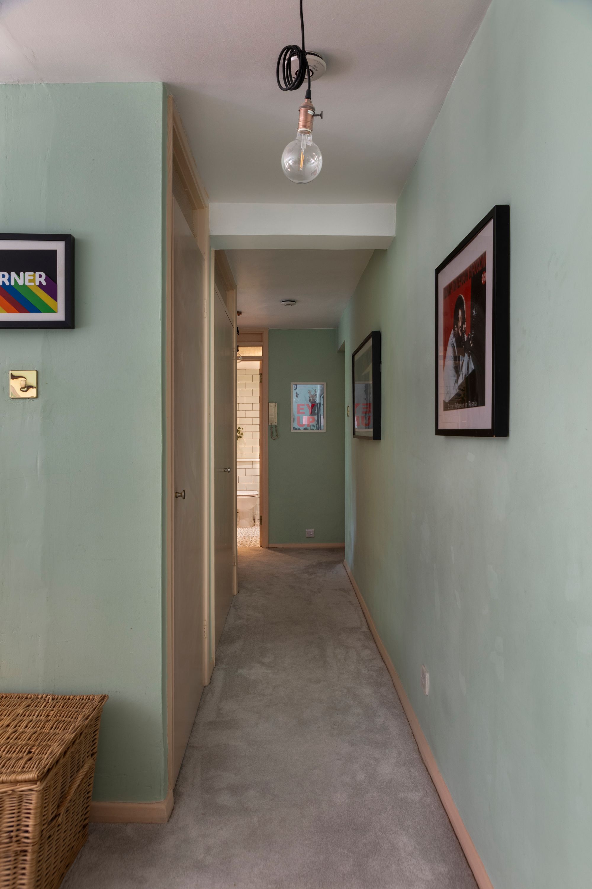 2 bed flat for sale in Queenswood Gardens, Aldersbrook, London, E11  - Property Image 11
