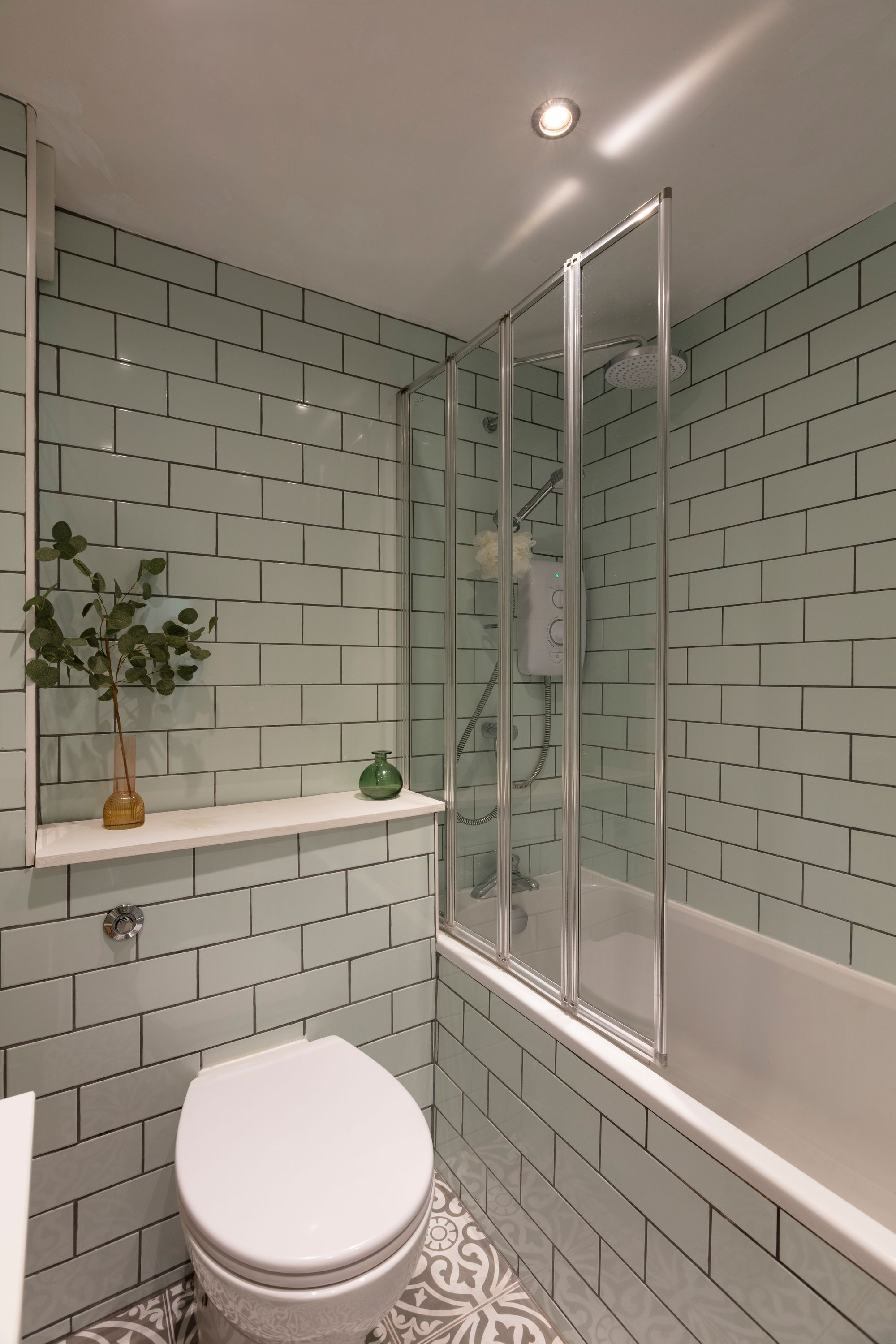 2 bed flat for sale in Queenswood Gardens, Aldersbrook, London, E11  - Property Image 18