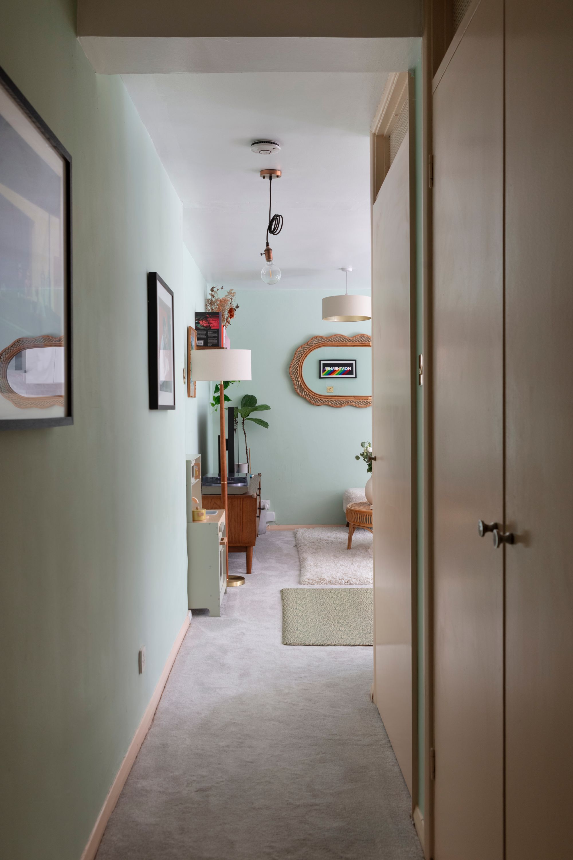 2 bed flat for sale in Queenswood Gardens, Aldersbrook, London, E11  - Property Image 12