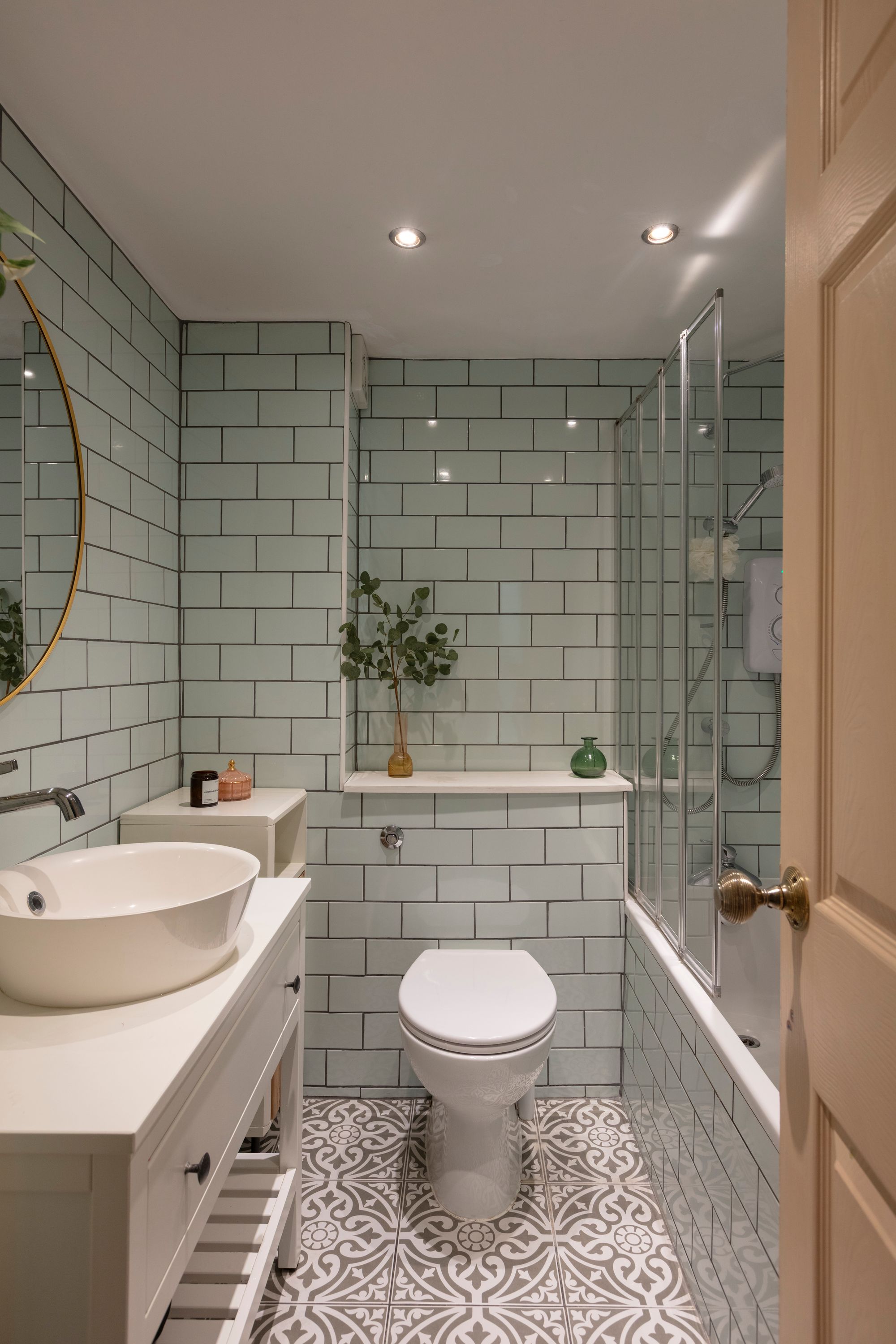 2 bed flat for sale in Queenswood Gardens, Aldersbrook, London, E11  - Property Image 15