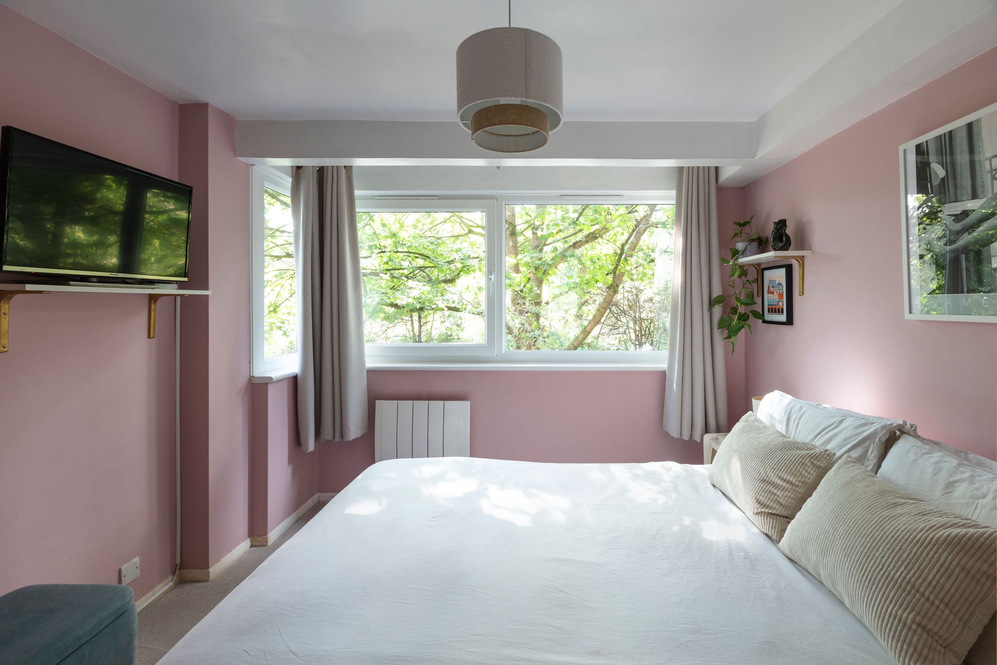 2 bed flat for sale in Queenswood Gardens, Aldersbrook, London, E11  - Property Image 23