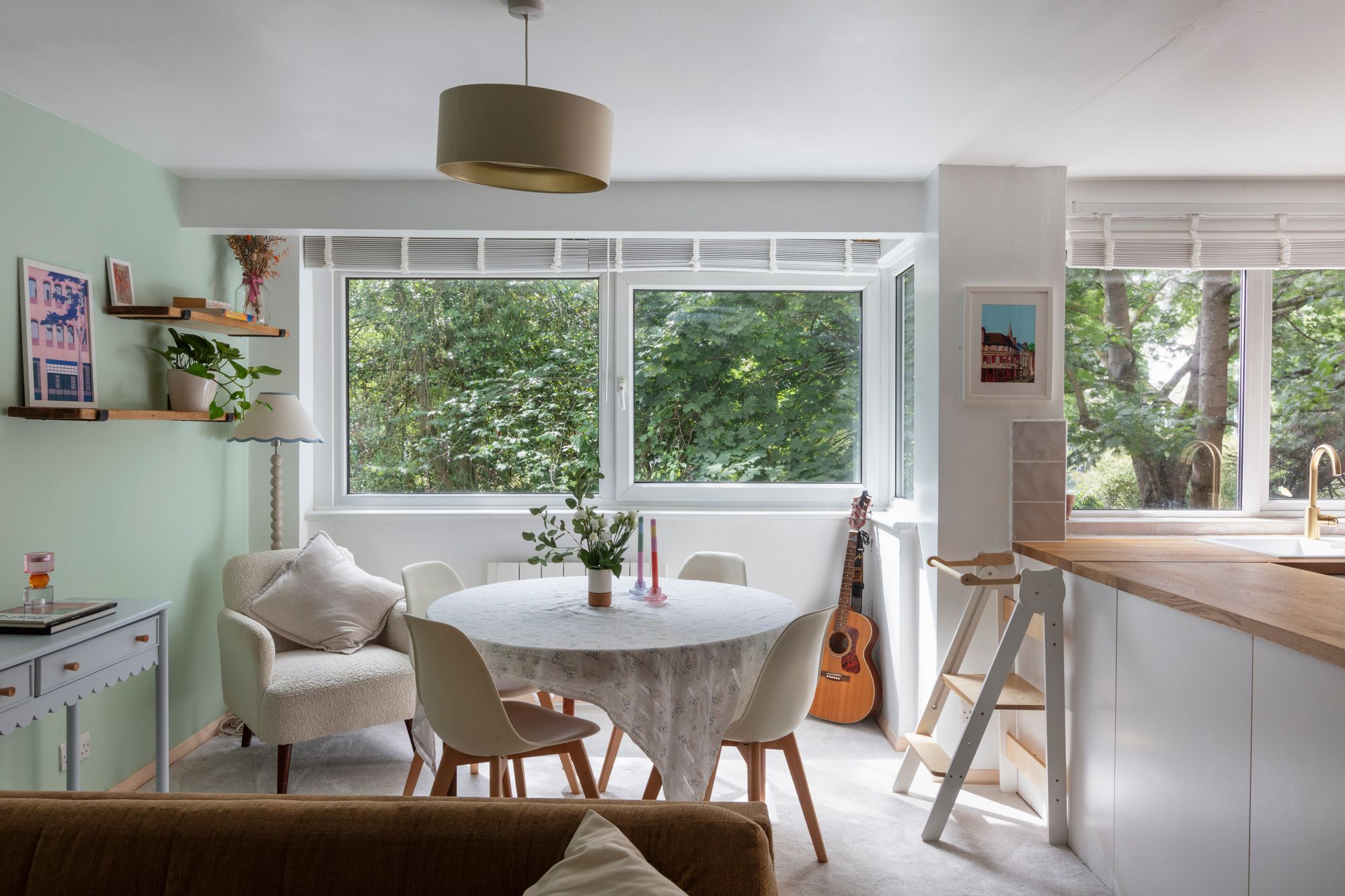 2 bed flat for sale in Queenswood Gardens, Aldersbrook, London, E11  - Property Image 4
