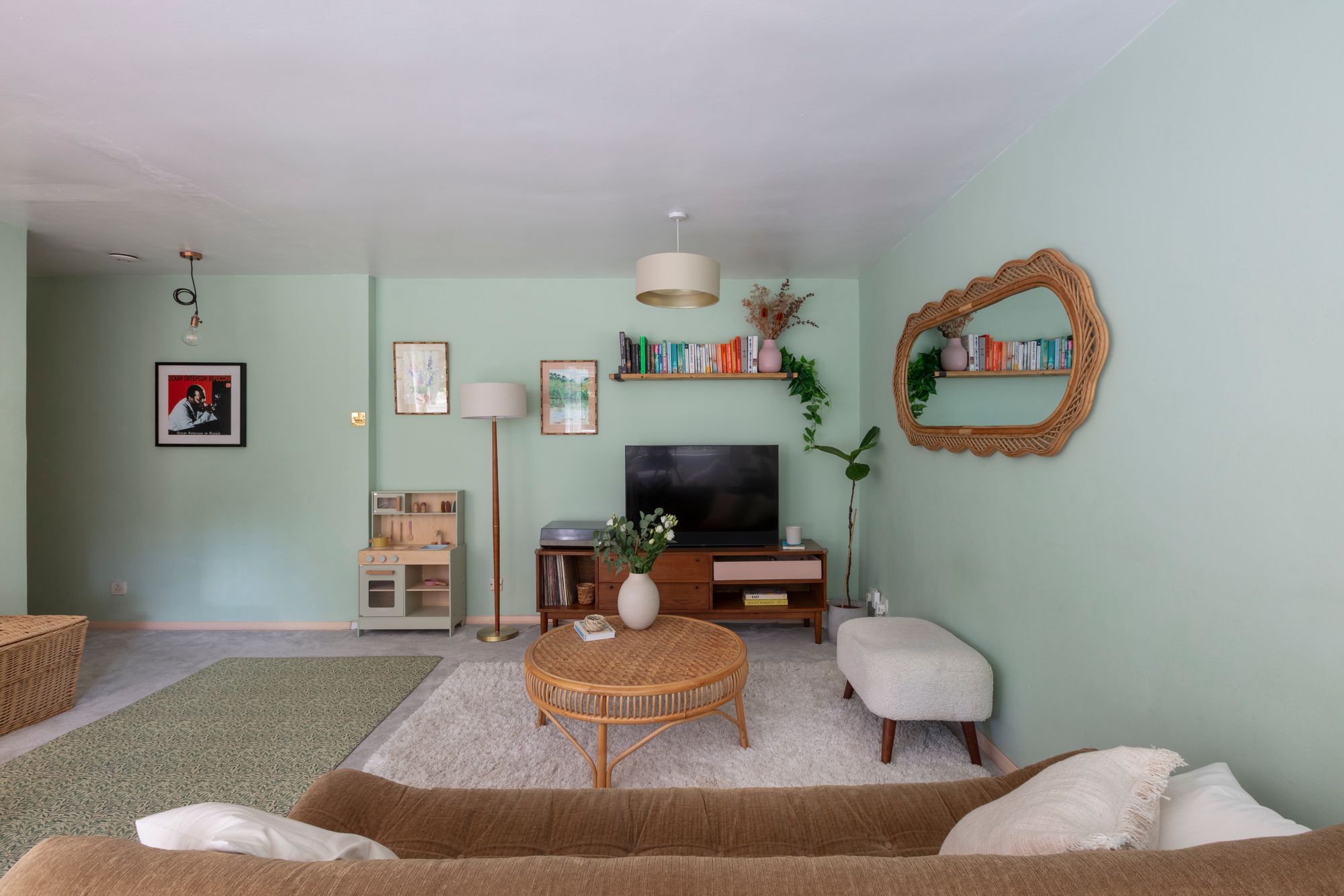 2 bed flat for sale in Queenswood Gardens, Aldersbrook, London, E11  - Property Image 3