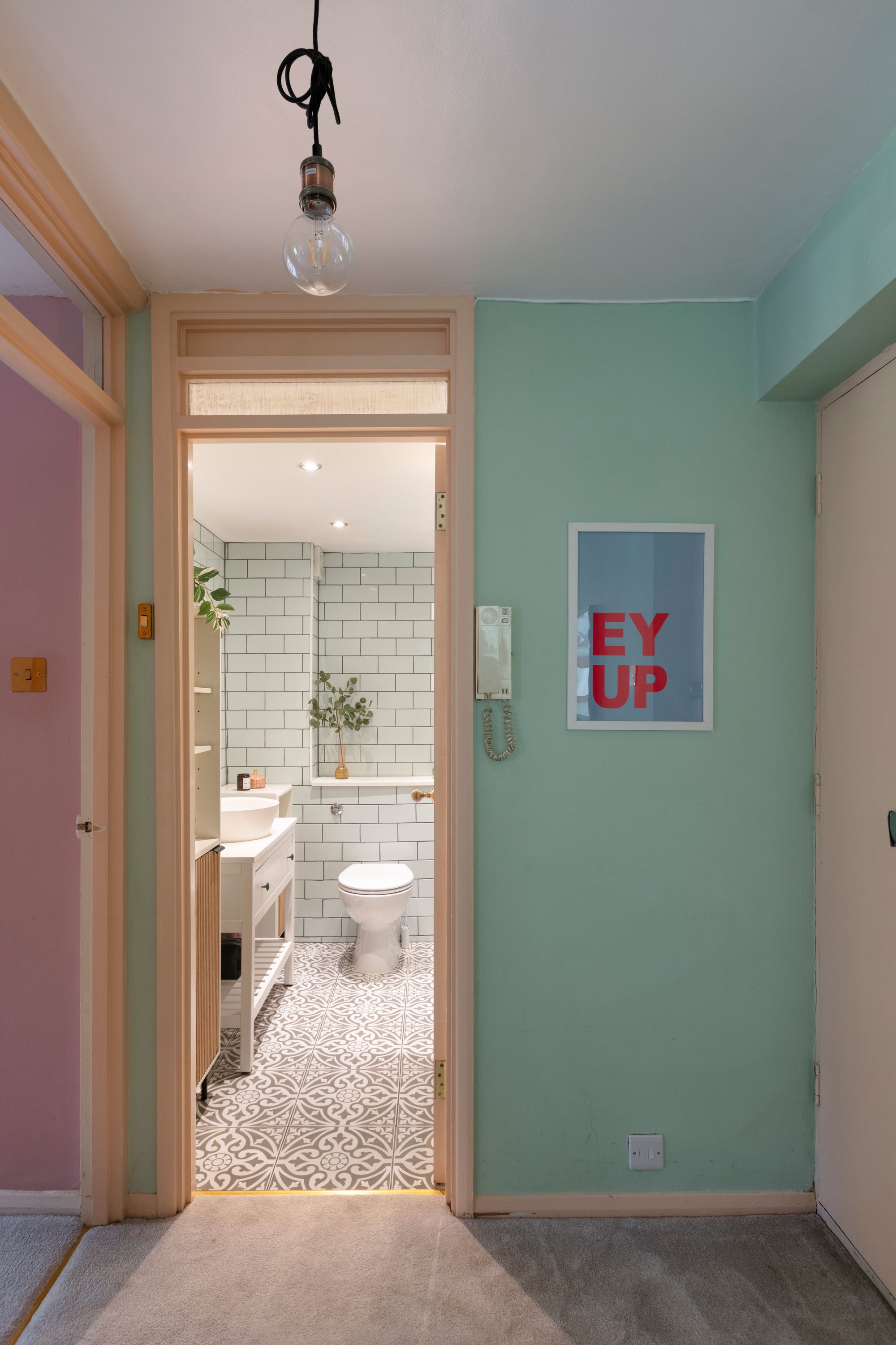 2 bed flat for sale in Queenswood Gardens, Aldersbrook, London, E11  - Property Image 14