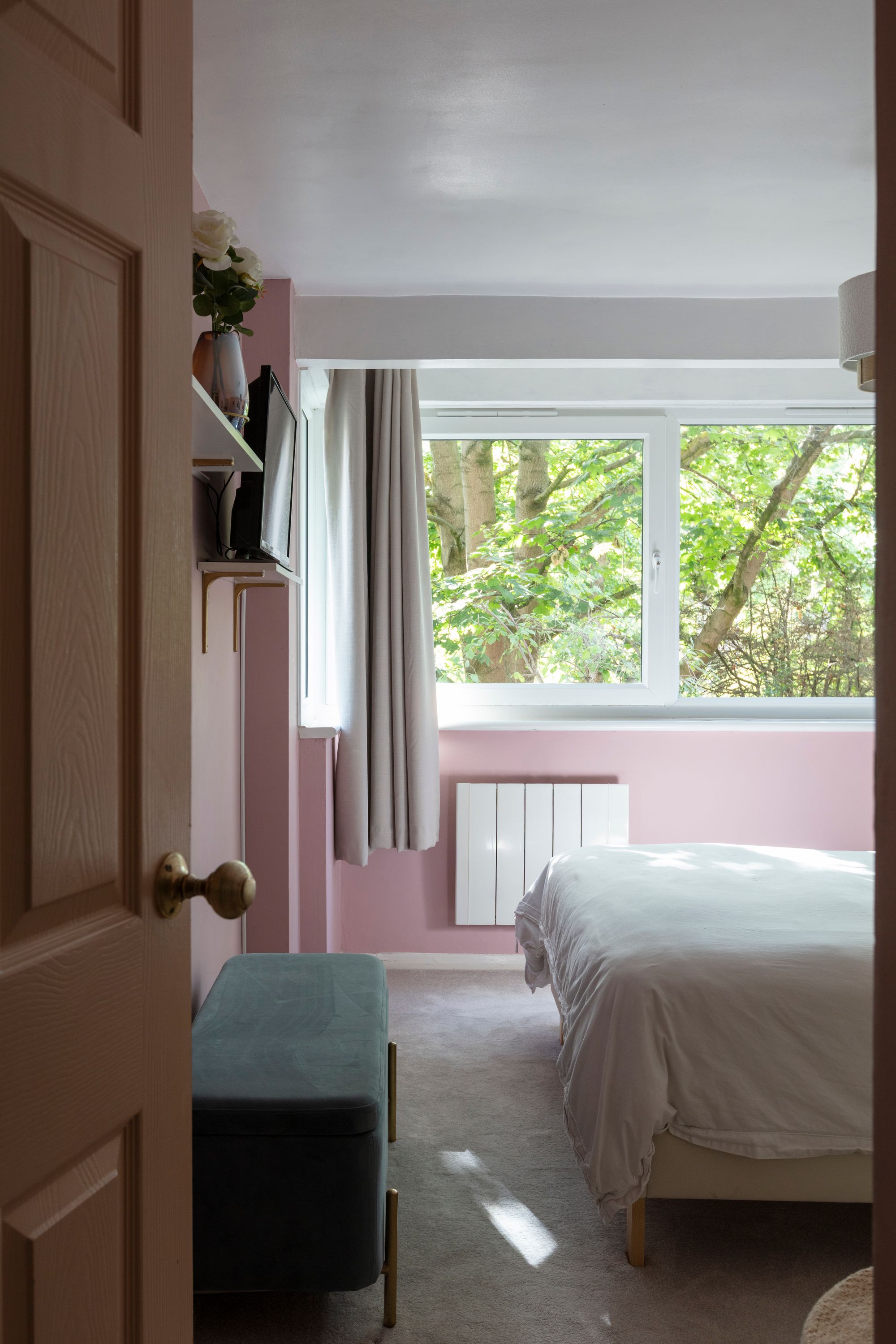 2 bed flat for sale in Queenswood Gardens, Aldersbrook, London, E11  - Property Image 22