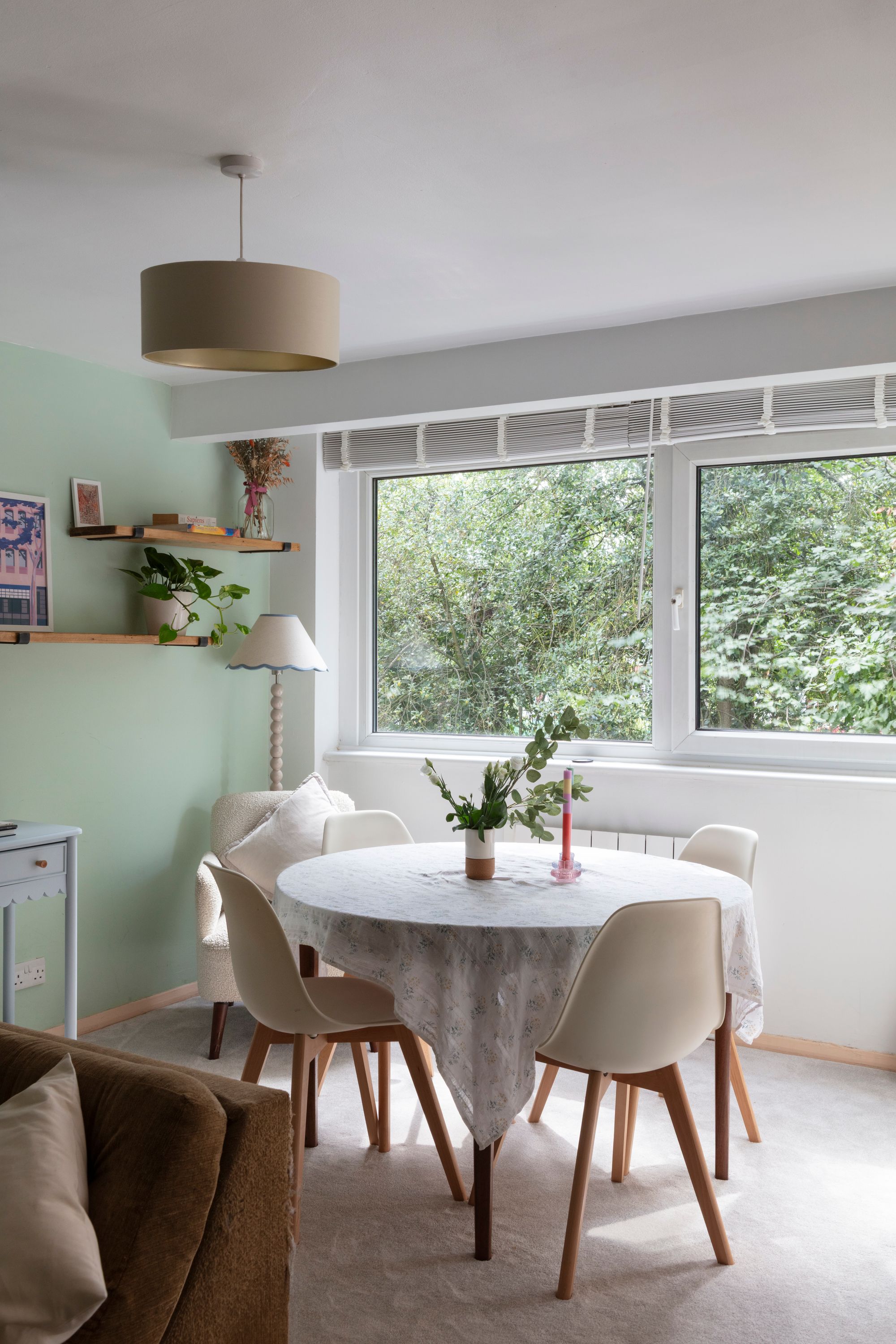 2 bed flat for sale in Queenswood Gardens, Aldersbrook, London, E11  - Property Image 5