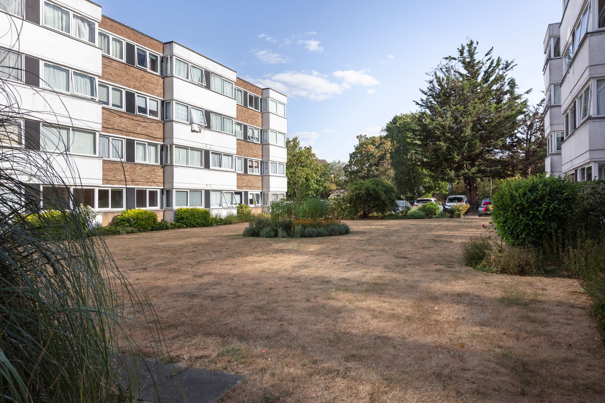 2 bed flat for sale in Queenswood Gardens, Aldersbrook, London, E11  - Property Image 36