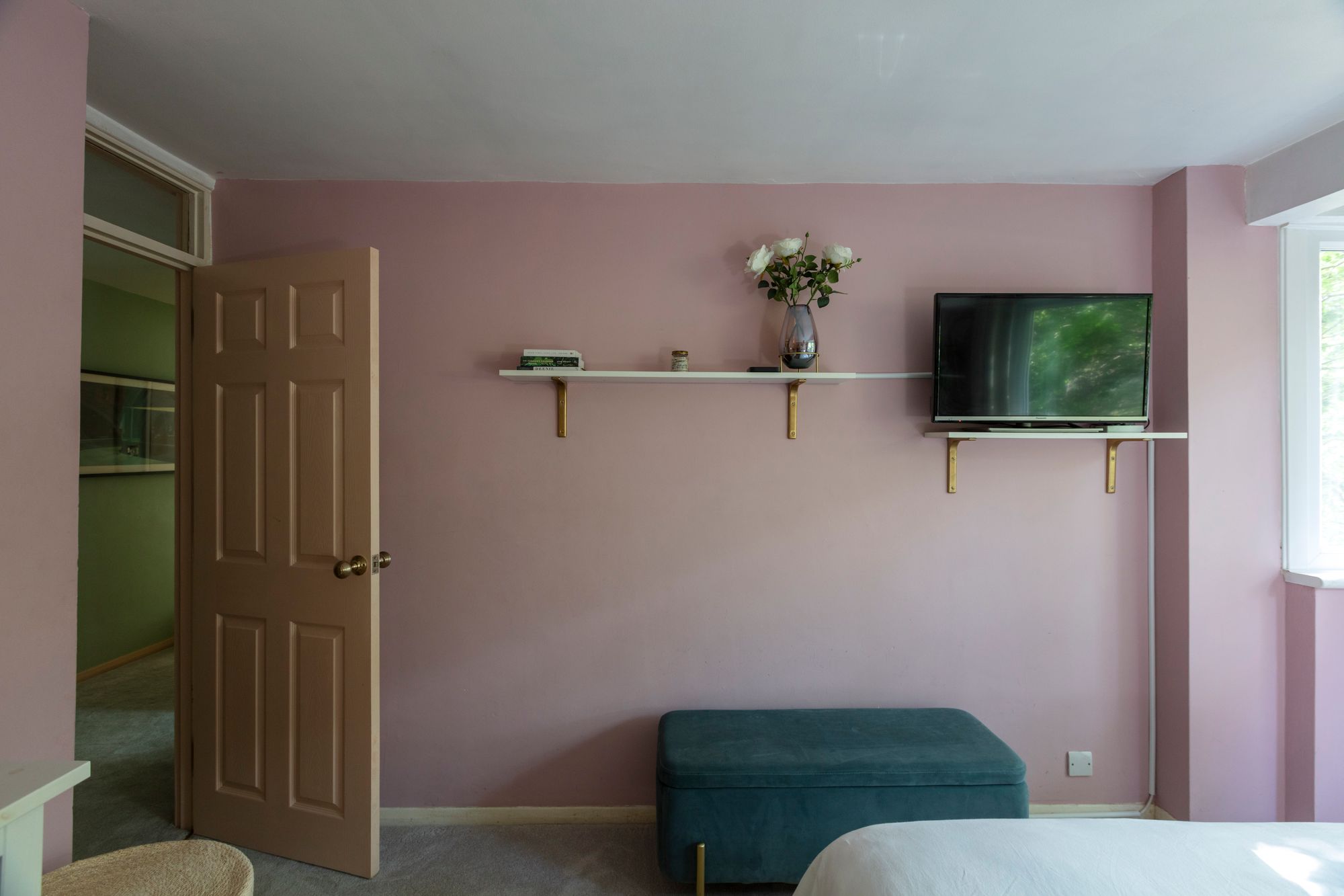 2 bed flat for sale in Queenswood Gardens, Aldersbrook, London, E11  - Property Image 26