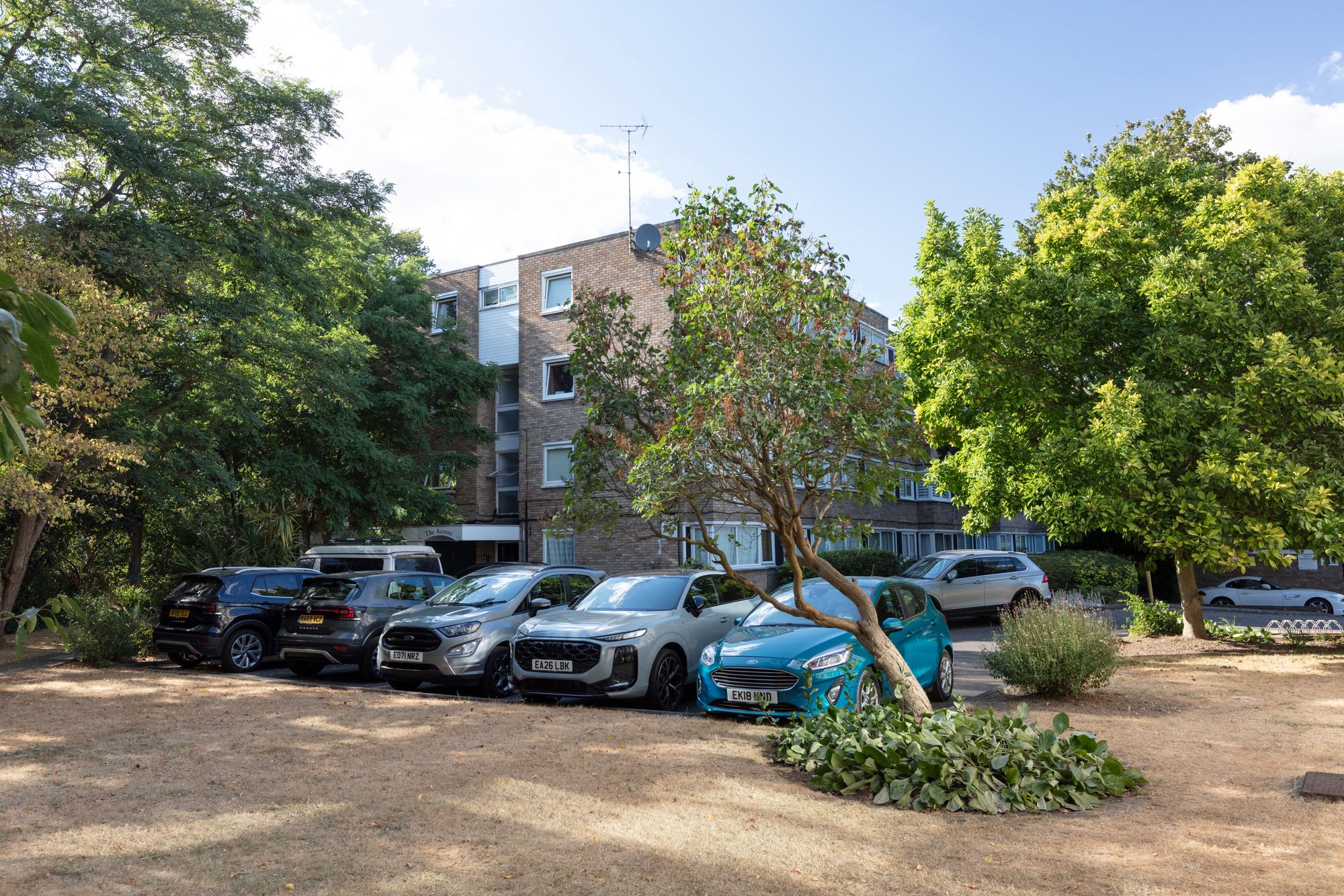 2 bed flat for sale in Queenswood Gardens, Aldersbrook, London, E11  - Property Image 39