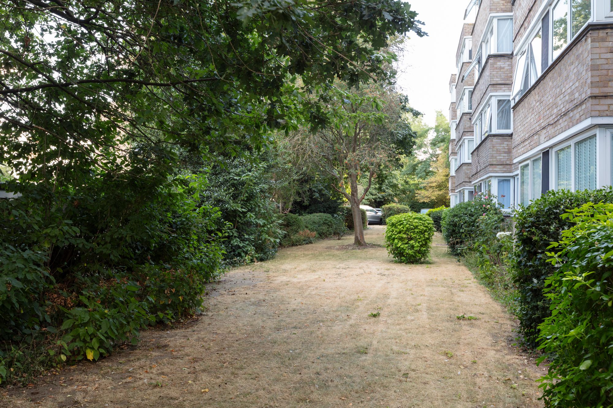 2 bed flat for sale in Queenswood Gardens, Aldersbrook, London, E11  - Property Image 38