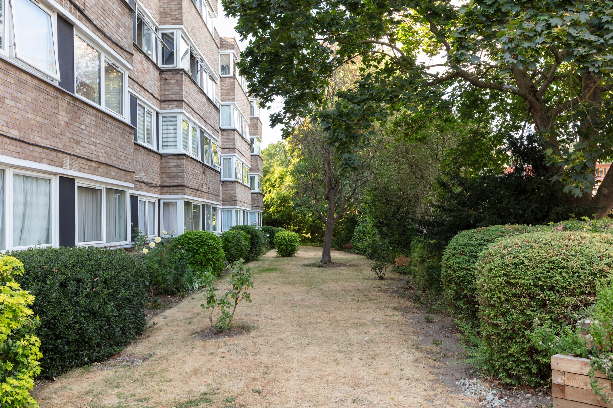 2 bed flat for sale in Queenswood Gardens, Aldersbrook, London, E11  - Property Image 34