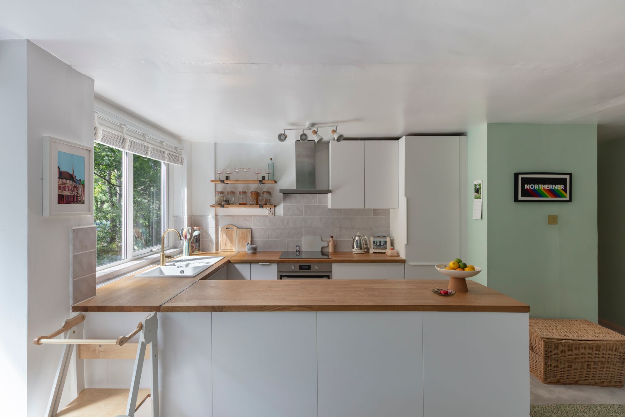 2 bed flat for sale in Queenswood Gardens, Aldersbrook, London, E11  - Property Image 7